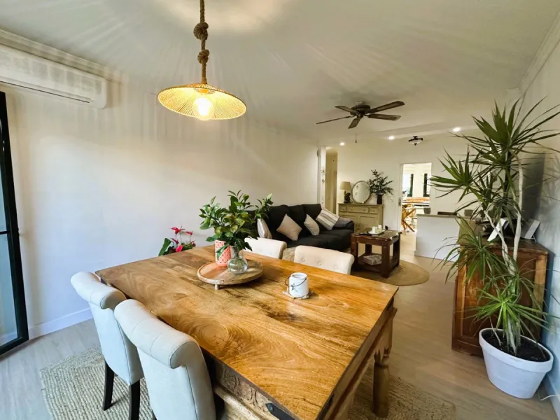 This elegant ground floor apartment is situated in the highly sought-after beachside area of San Pedro de Alcantara. Ideally located just moments away from a variety of local amenities, schools and restaurants, this property offers both convenience and co