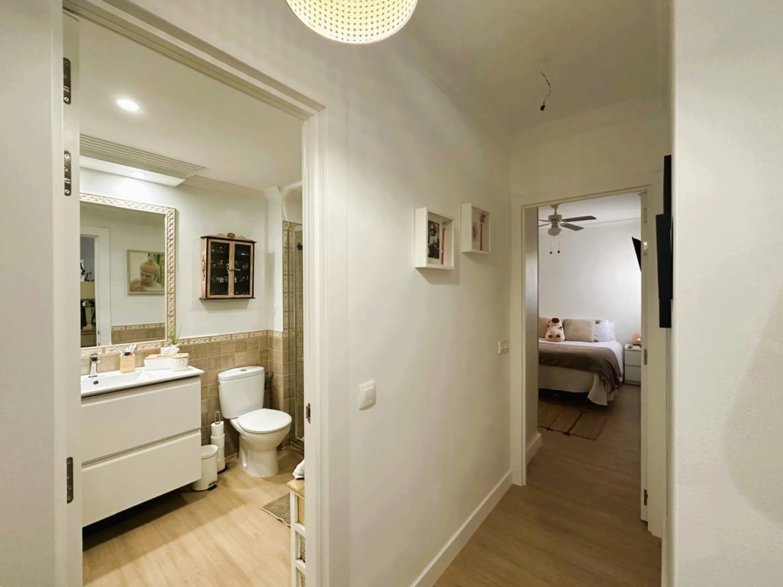 This elegant ground floor apartment is situated in the highly sought-after beachside area of San Pedro de Alcantara. Ideally located just moments away from a variety of local amenities, schools and restaurants, this property offers both convenience and co