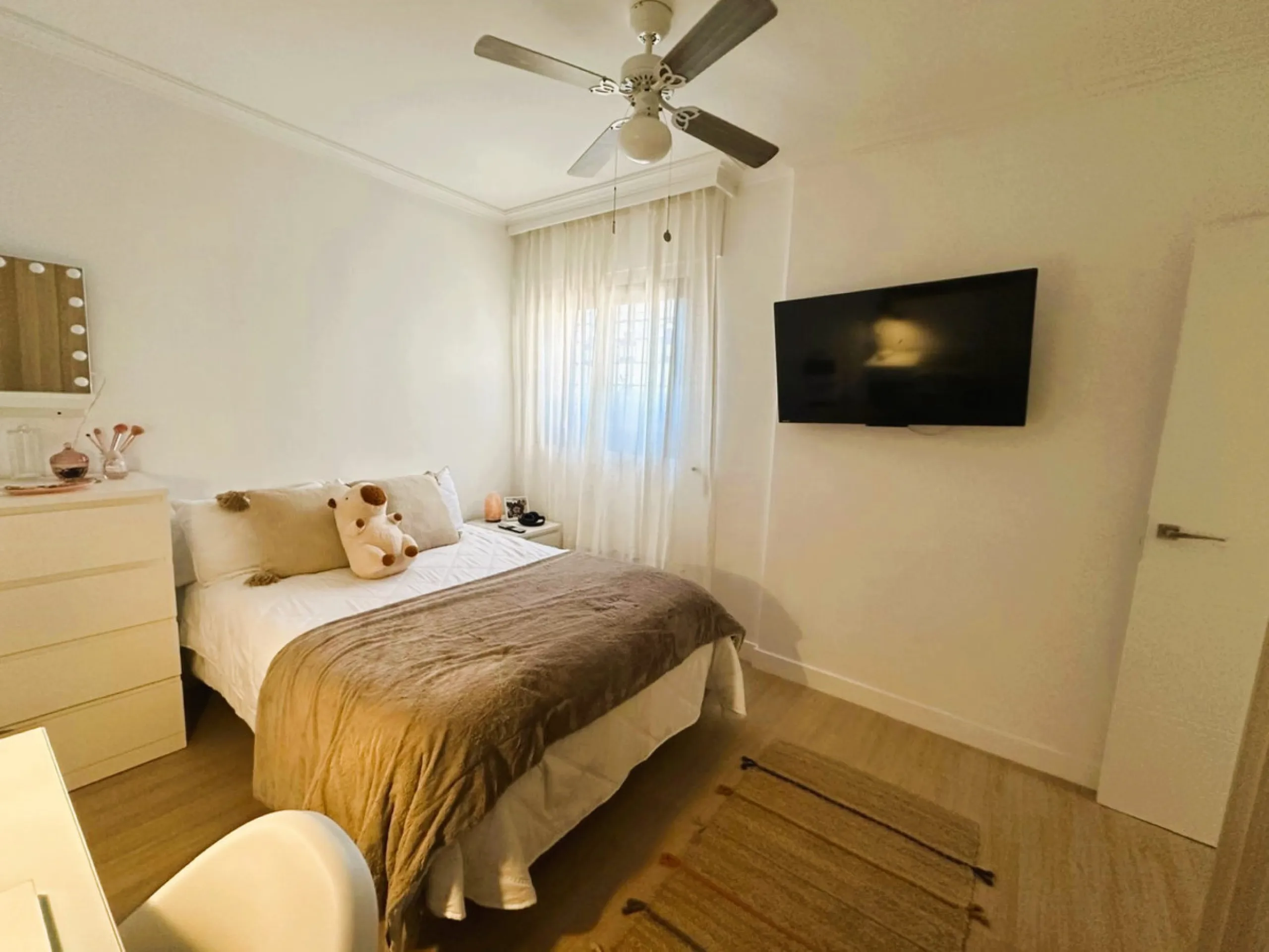 This elegant ground floor apartment is situated in the highly sought-after beachside area of San Pedro de Alcantara. Ideally located just moments away from a variety of local amenities, schools and restaurants, this property offers both convenience and co