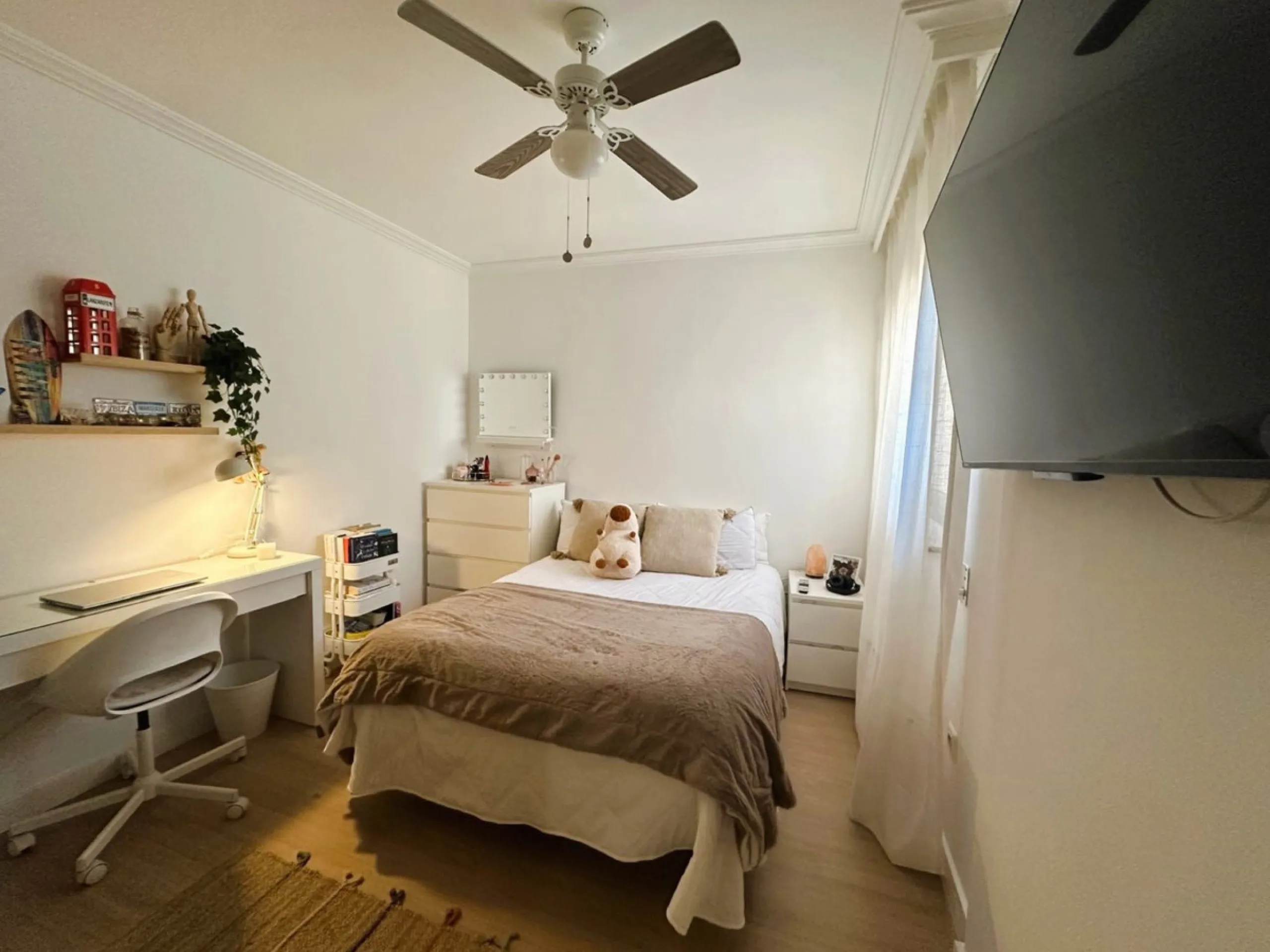This elegant ground floor apartment is situated in the highly sought-after beachside area of San Pedro de Alcantara. Ideally located just moments away from a variety of local amenities, schools and restaurants, this property offers both convenience and co