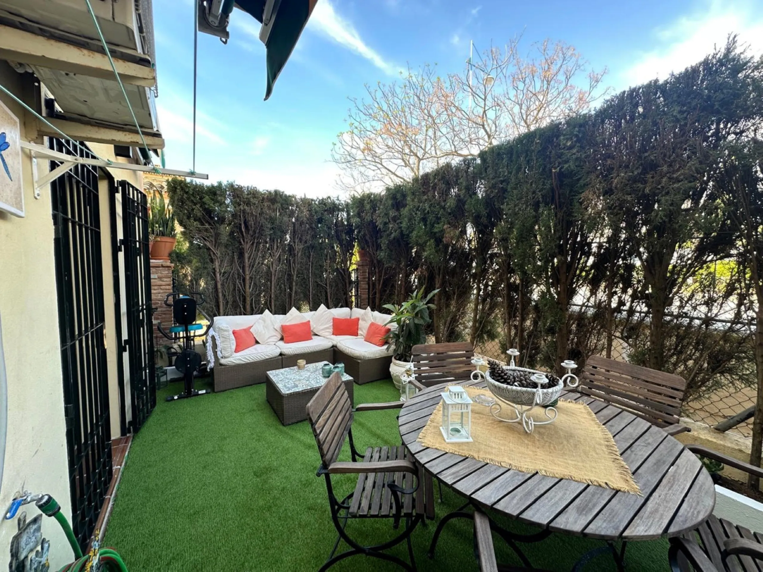 This elegant ground floor apartment is situated in the highly sought-after beachside area of San Pedro de Alcantara. Ideally located just moments away from a variety of local amenities, schools and restaurants, this property offers both convenience and co