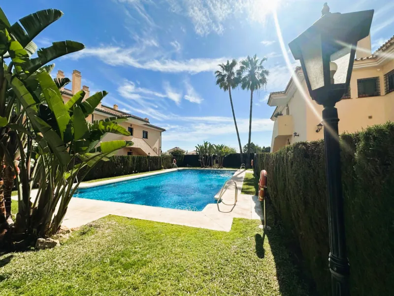 This elegant ground floor apartment is situated in the highly sought-after beachside area of San Pedro de Alcantara. Ideally located just moments away from a variety of local amenities, schools and restaurants, this property offers both convenience and co