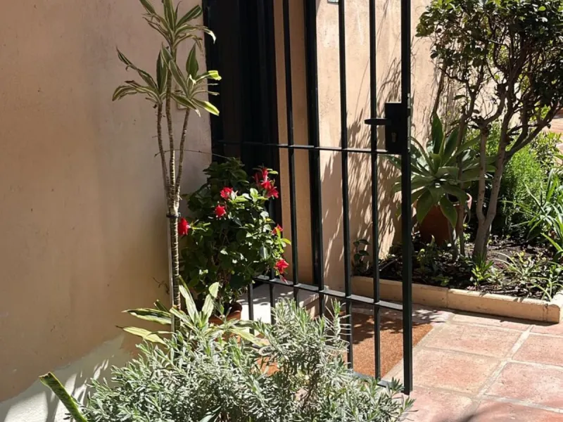 This elegant ground floor apartment is situated in the highly sought-after beachside area of San Pedro de Alcantara. Ideally located just moments away from a variety of local amenities, schools and restaurants, this property offers both convenience and co