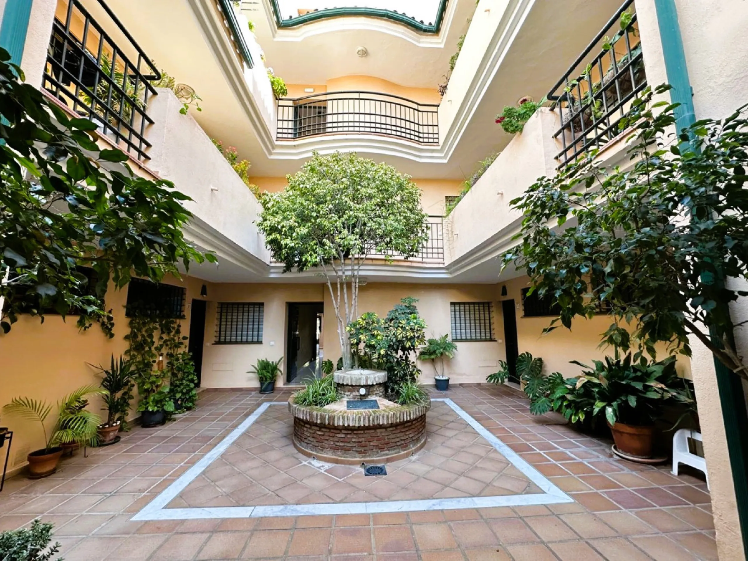 This elegant ground floor apartment is situated in the highly sought-after beachside area of San Pedro de Alcantara. Ideally located just moments away from a variety of local amenities, schools and restaurants, this property offers both convenience and co