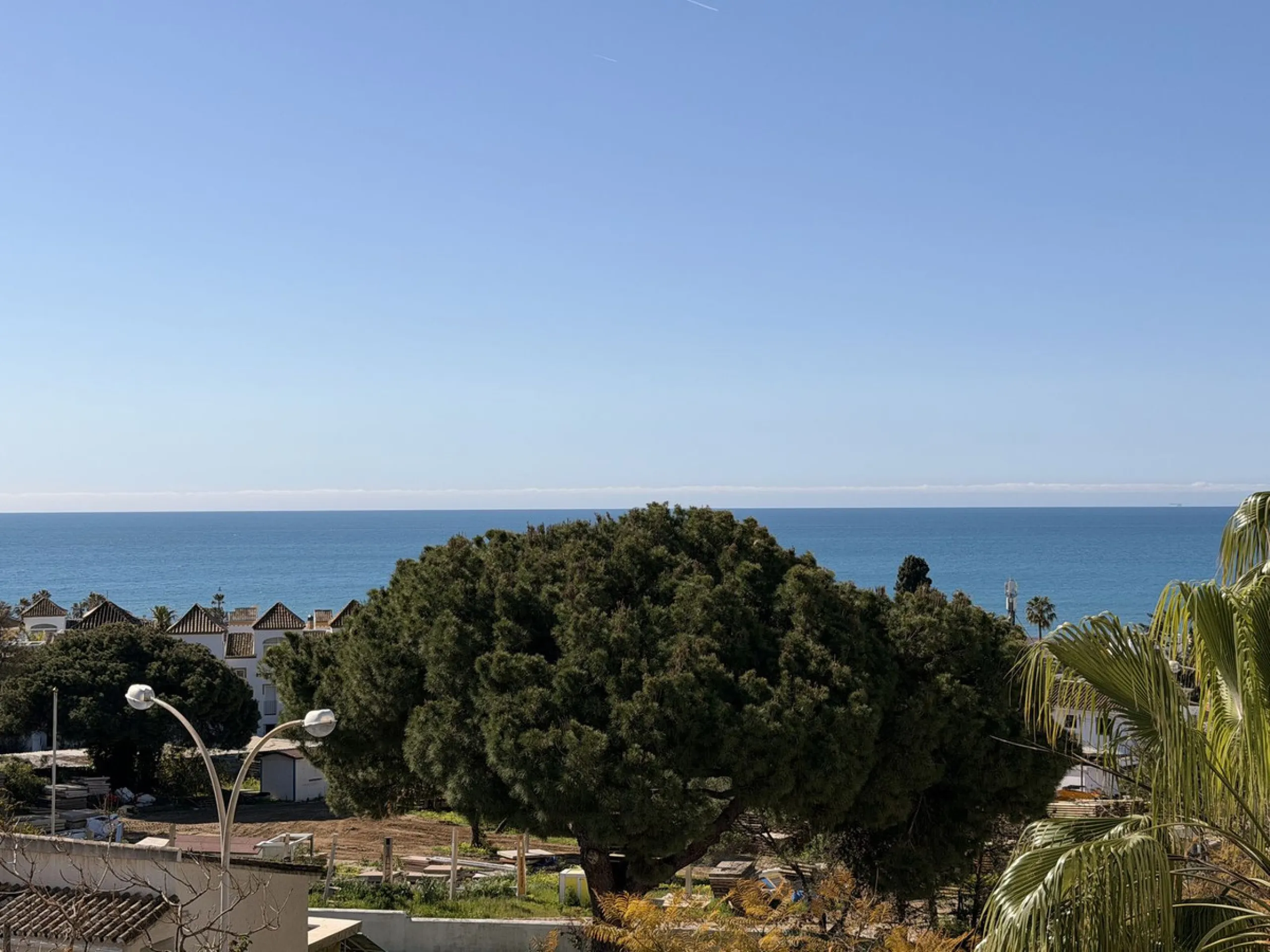 Apartment - Middle Floor Apartment в продаже в Marbella, Málaga. В доме 2 спален и 2 ванных комнат. Площадь дома 99 м²