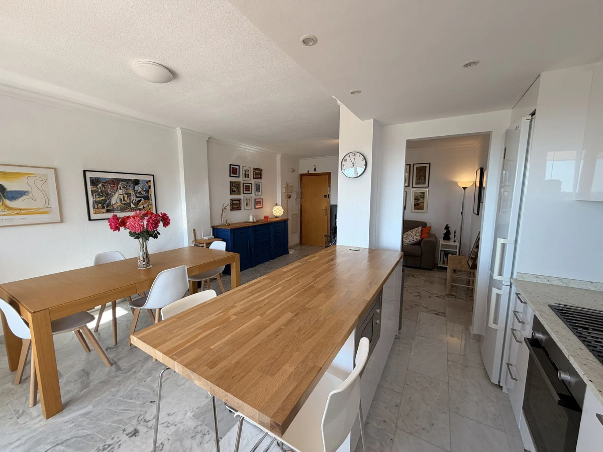 Apartment - Middle Floor Apartment в продаже в Marbella, Málaga. В доме 2 спален и 2 ванных комнат. Площадь дома 99 м²