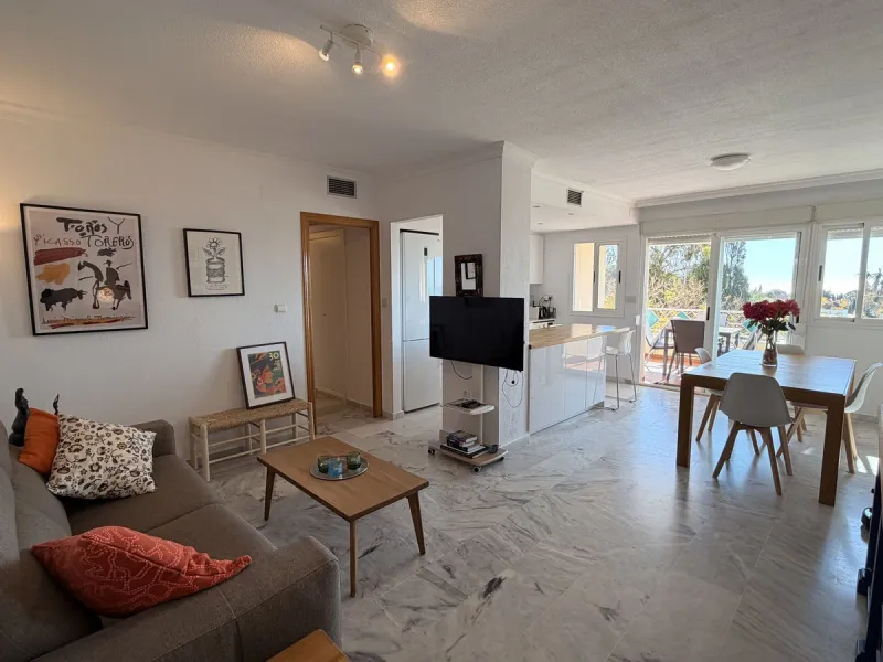 Apartment - Middle Floor Apartment в продаже в Marbella, Málaga. В доме 2 спален и 2 ванных комнат. Площадь дома 99 м²