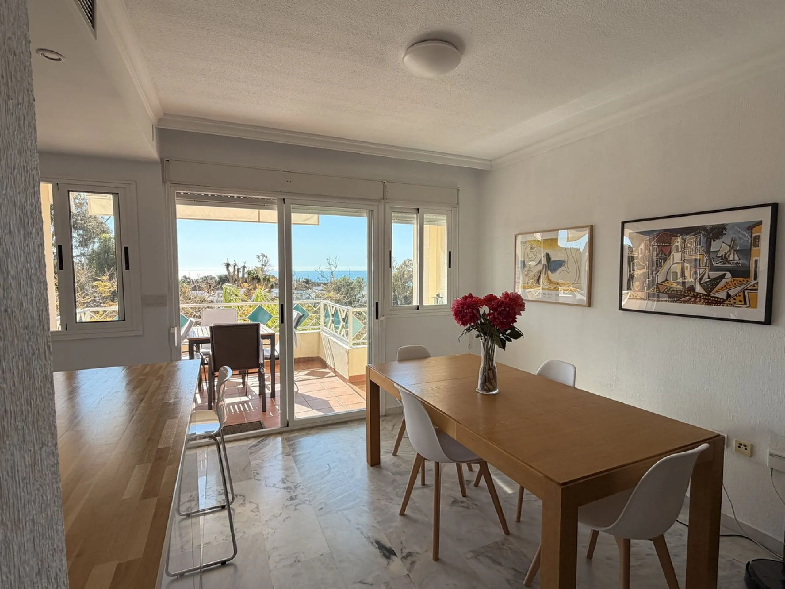 Apartment - Middle Floor Apartment в продаже в Marbella, Málaga. В доме 2 спален и 2 ванных комнат. Площадь дома 99 м²
