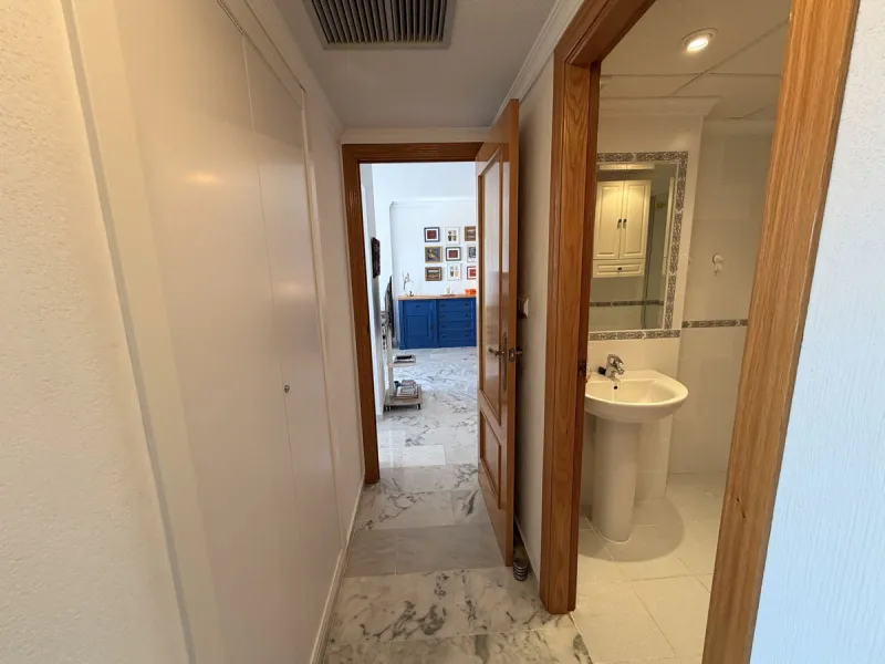 Apartment - Middle Floor Apartment в продаже в Marbella, Málaga. В доме 2 спален и 2 ванных комнат. Площадь дома 99 м²