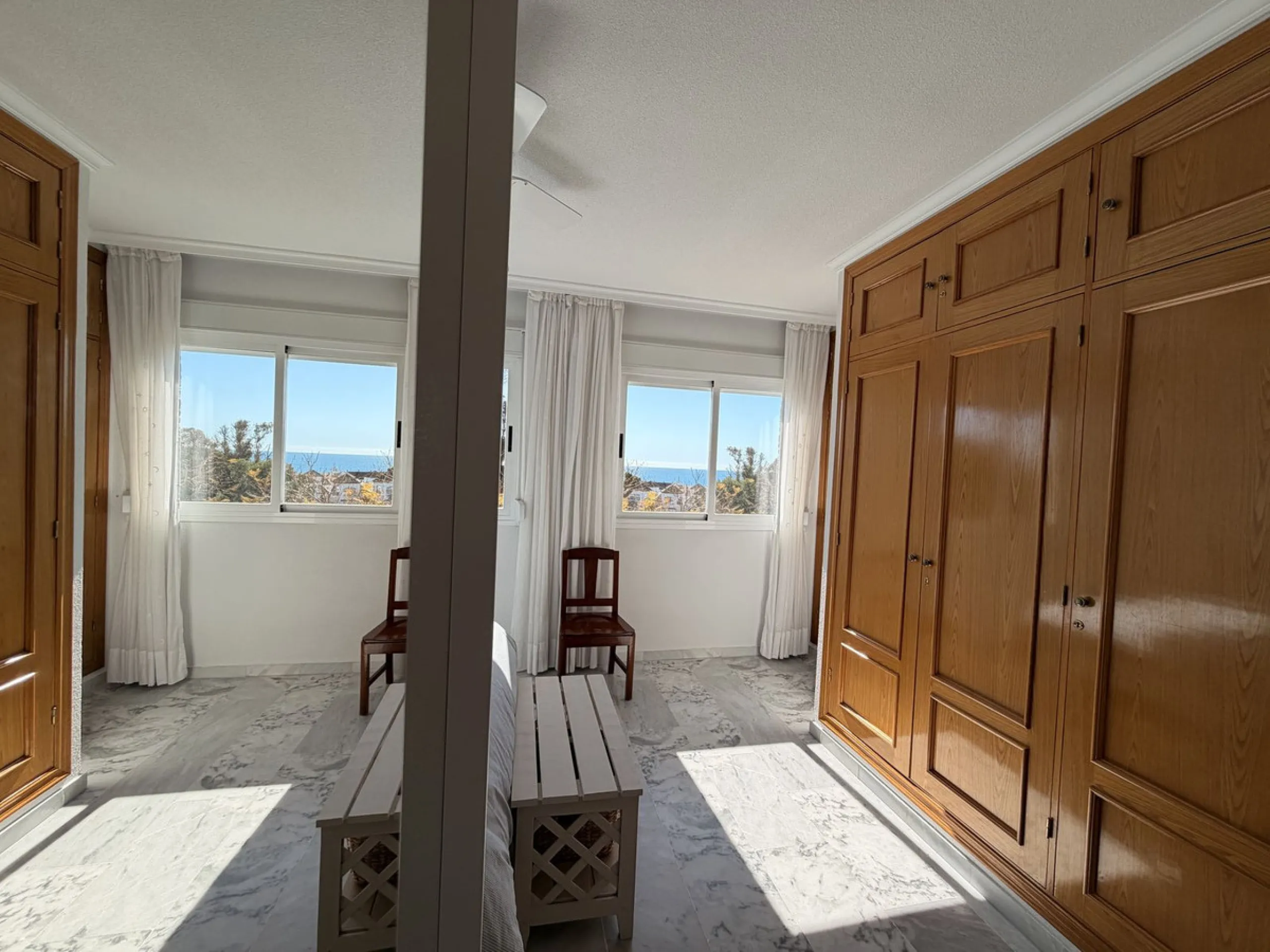 Apartment - Middle Floor Apartment в продаже в Marbella, Málaga. В доме 2 спален и 2 ванных комнат. Площадь дома 99 м²