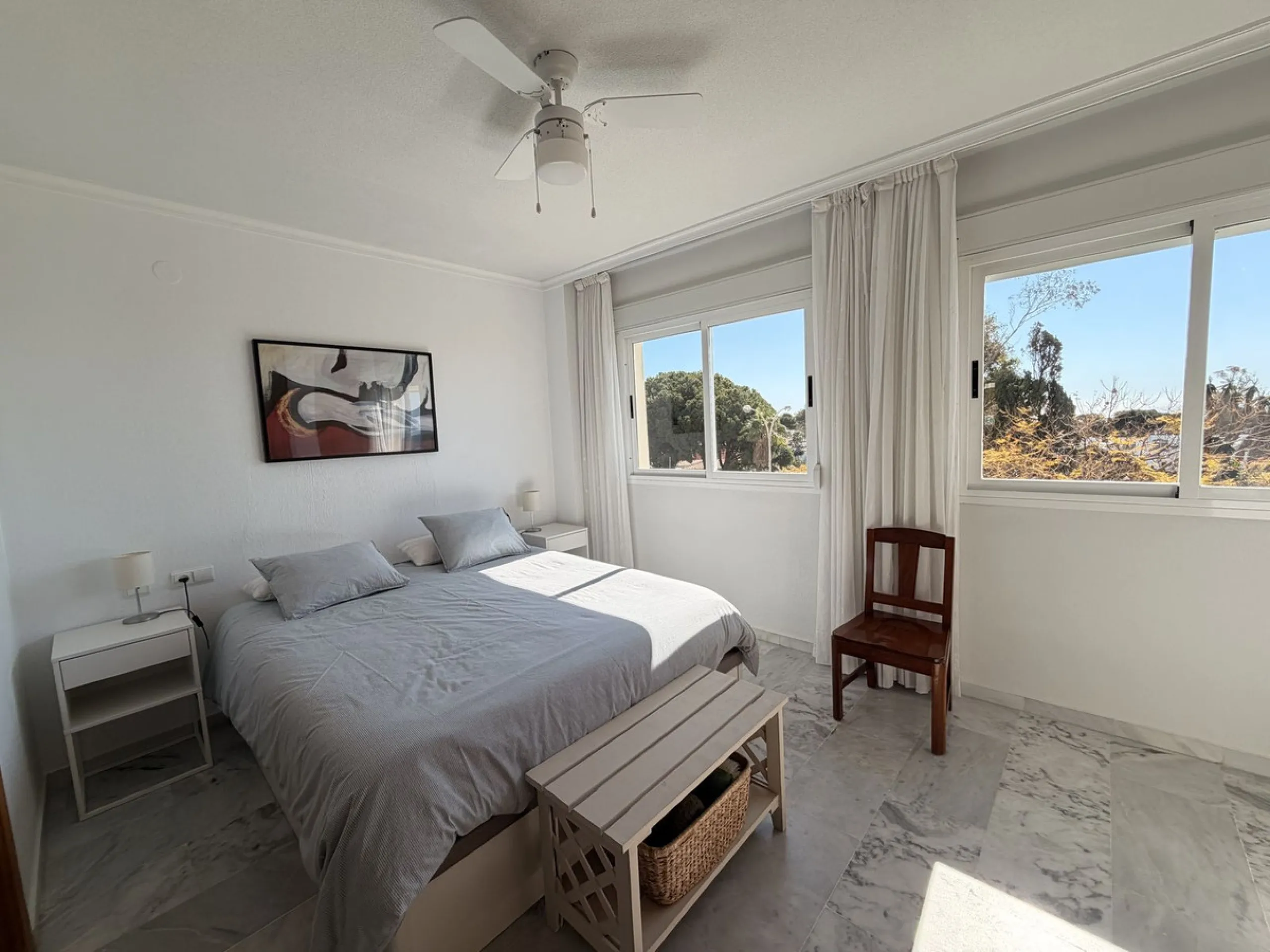 Apartment - Middle Floor Apartment в продаже в Marbella, Málaga. В доме 2 спален и 2 ванных комнат. Площадь дома 99 м²
