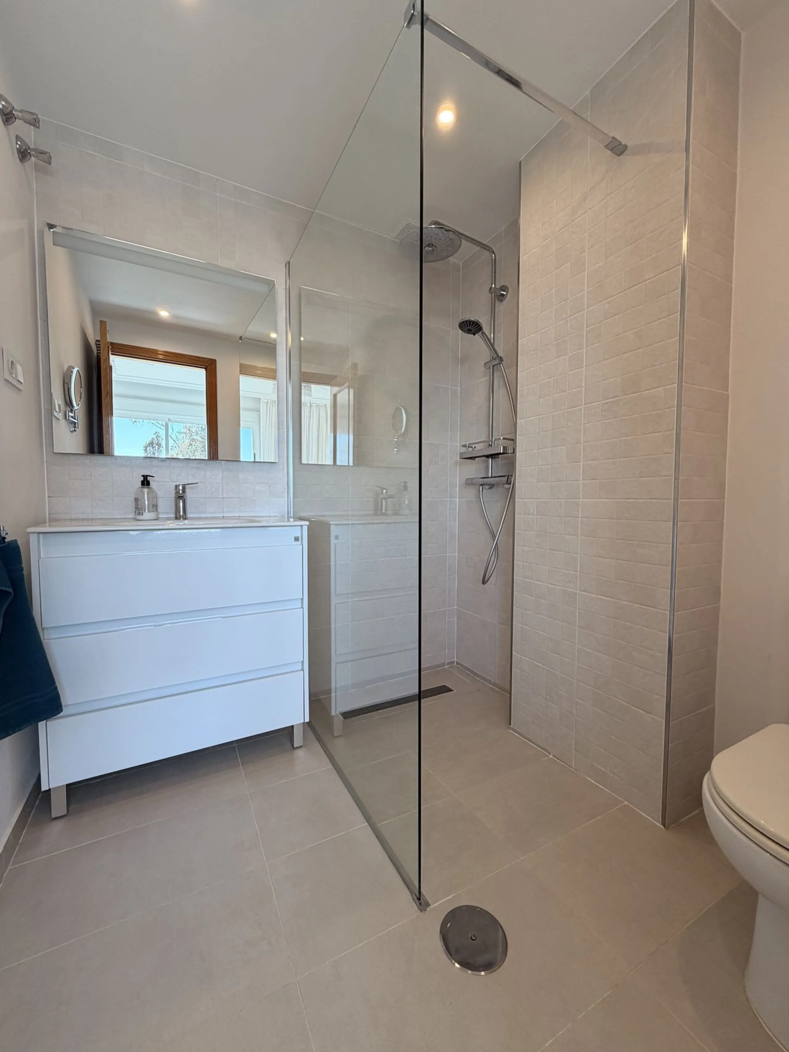 Apartment - Middle Floor Apartment в продаже в Marbella, Málaga. В доме 2 спален и 2 ванных комнат. Площадь дома 99 м²