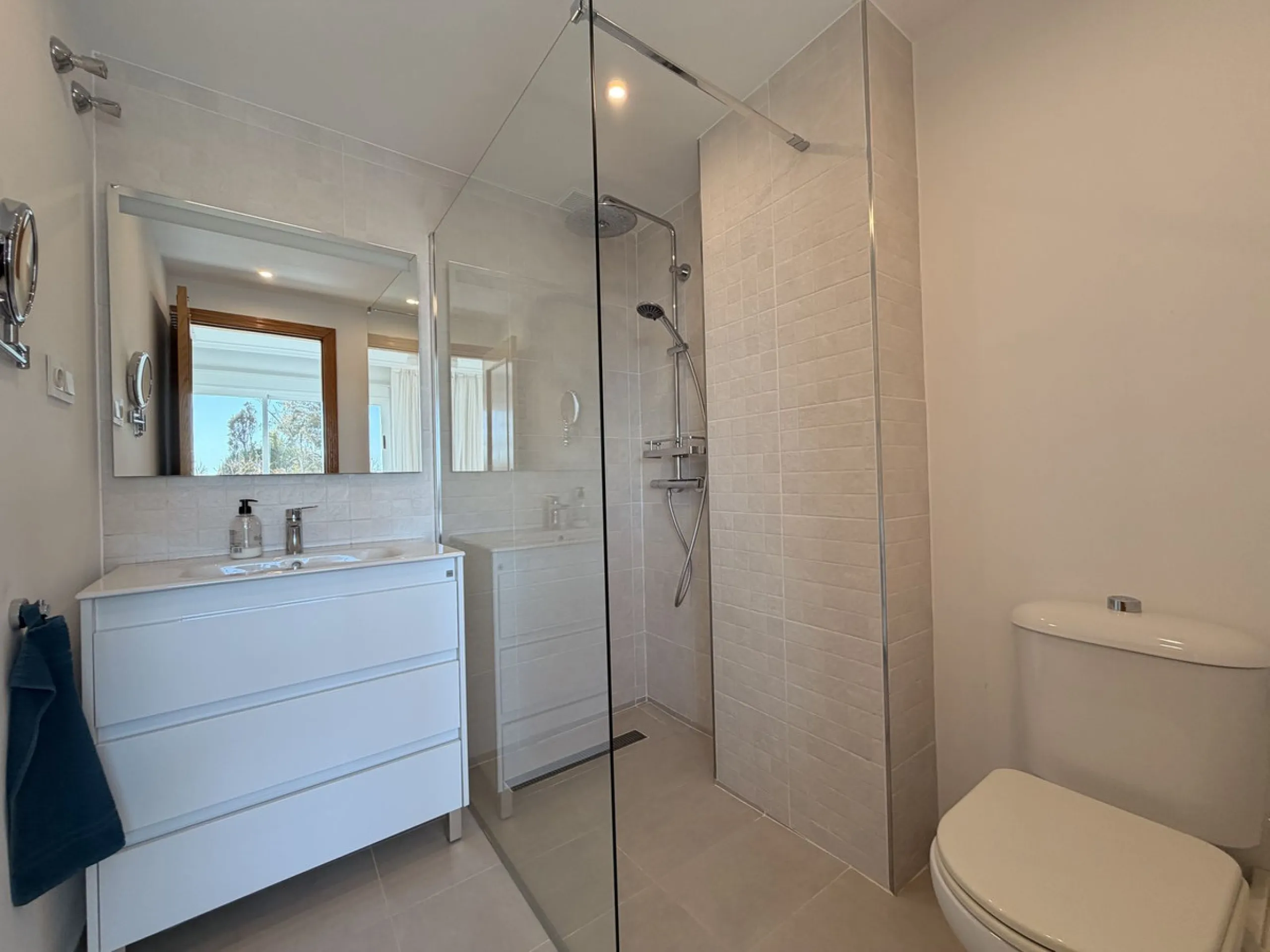 Apartment - Middle Floor Apartment в продаже в Marbella, Málaga. В доме 2 спален и 2 ванных комнат. Площадь дома 99 м²
