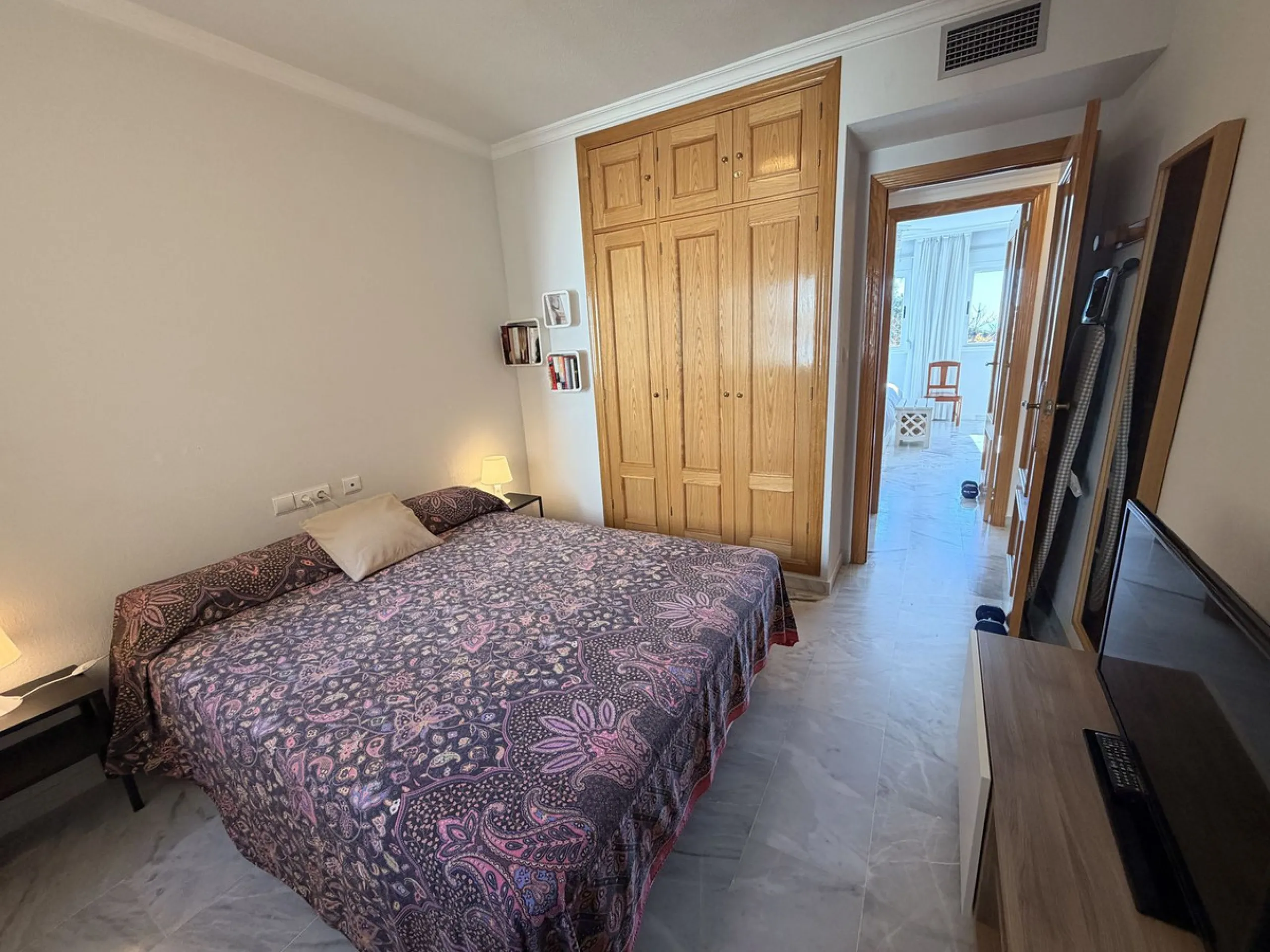 Apartment - Middle Floor Apartment в продаже в Marbella, Málaga. В доме 2 спален и 2 ванных комнат. Площадь дома 99 м²