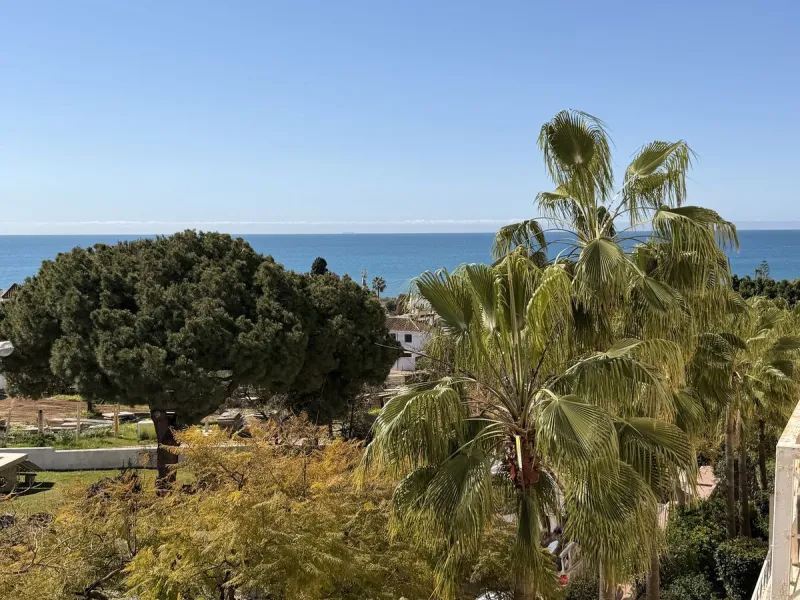 Apartment - Middle Floor Apartment в продаже в Marbella, Málaga. В доме 2 спален и 2 ванных комнат. Площадь дома 99 м²
