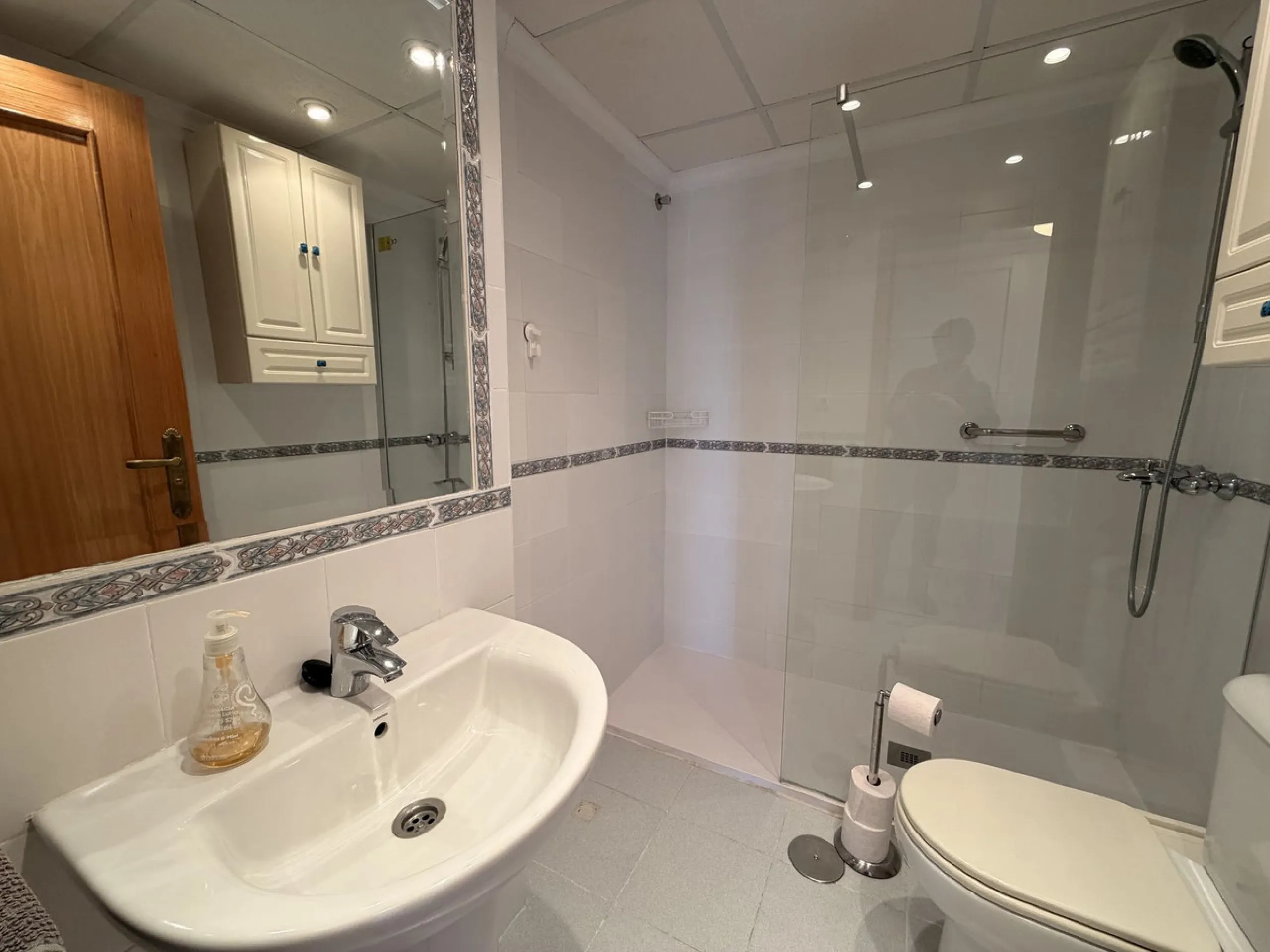 Apartment - Middle Floor Apartment в продаже в Marbella, Málaga. В доме 2 спален и 2 ванных комнат. Площадь дома 99 м²