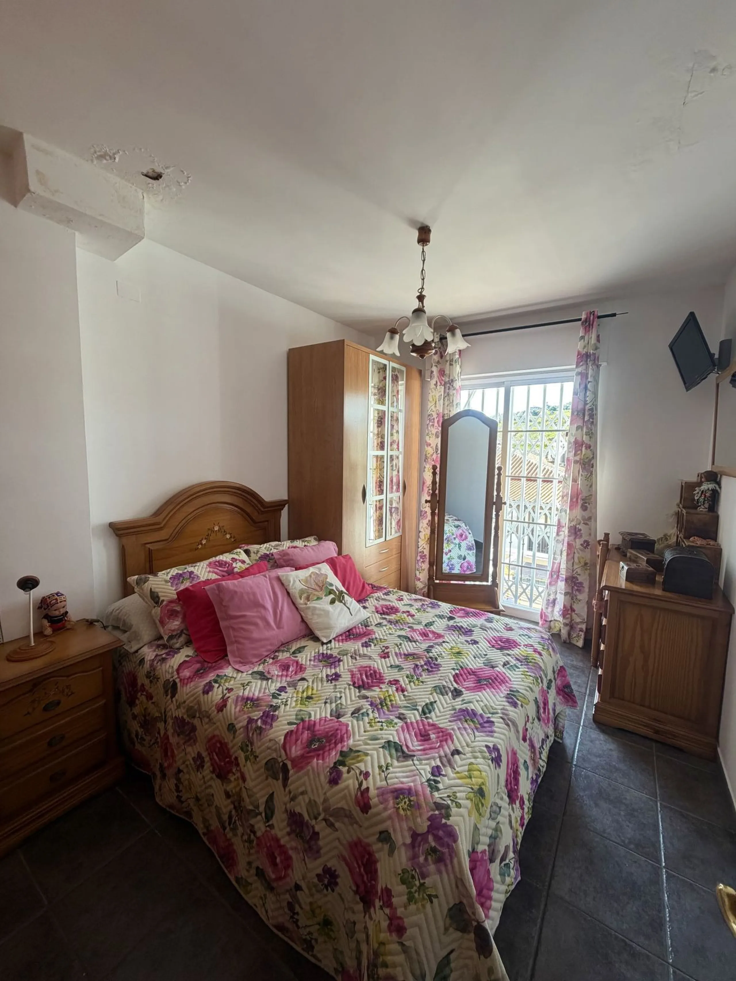 Beautiful and charming townhouse in one of the most desirable areas of Estepona town center.