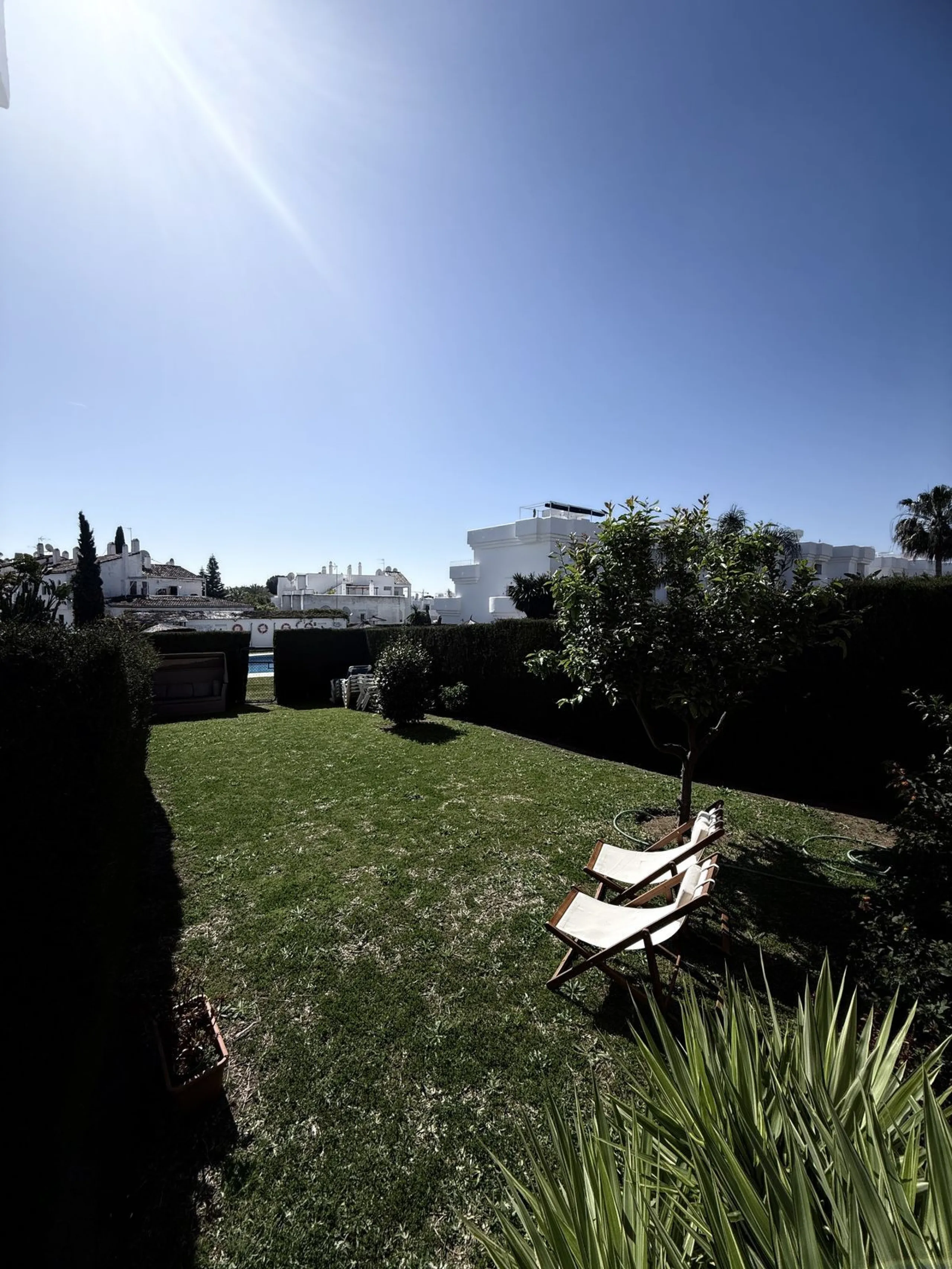 South-Facing Garden Apartment in Prime El Paraíso – Walk to School, Shops, Golf & Beach