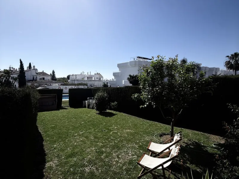 South-Facing Garden Apartment in Prime El Paraíso – Walk to School, Shops, Golf & Beach