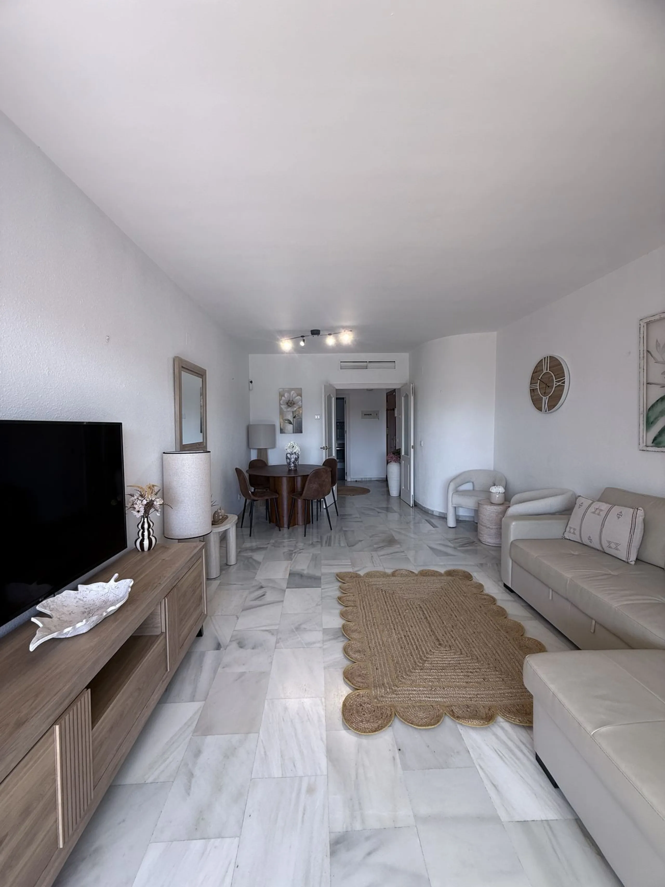 South-Facing Garden Apartment in Prime El Paraíso – Walk to School, Shops, Golf & Beach