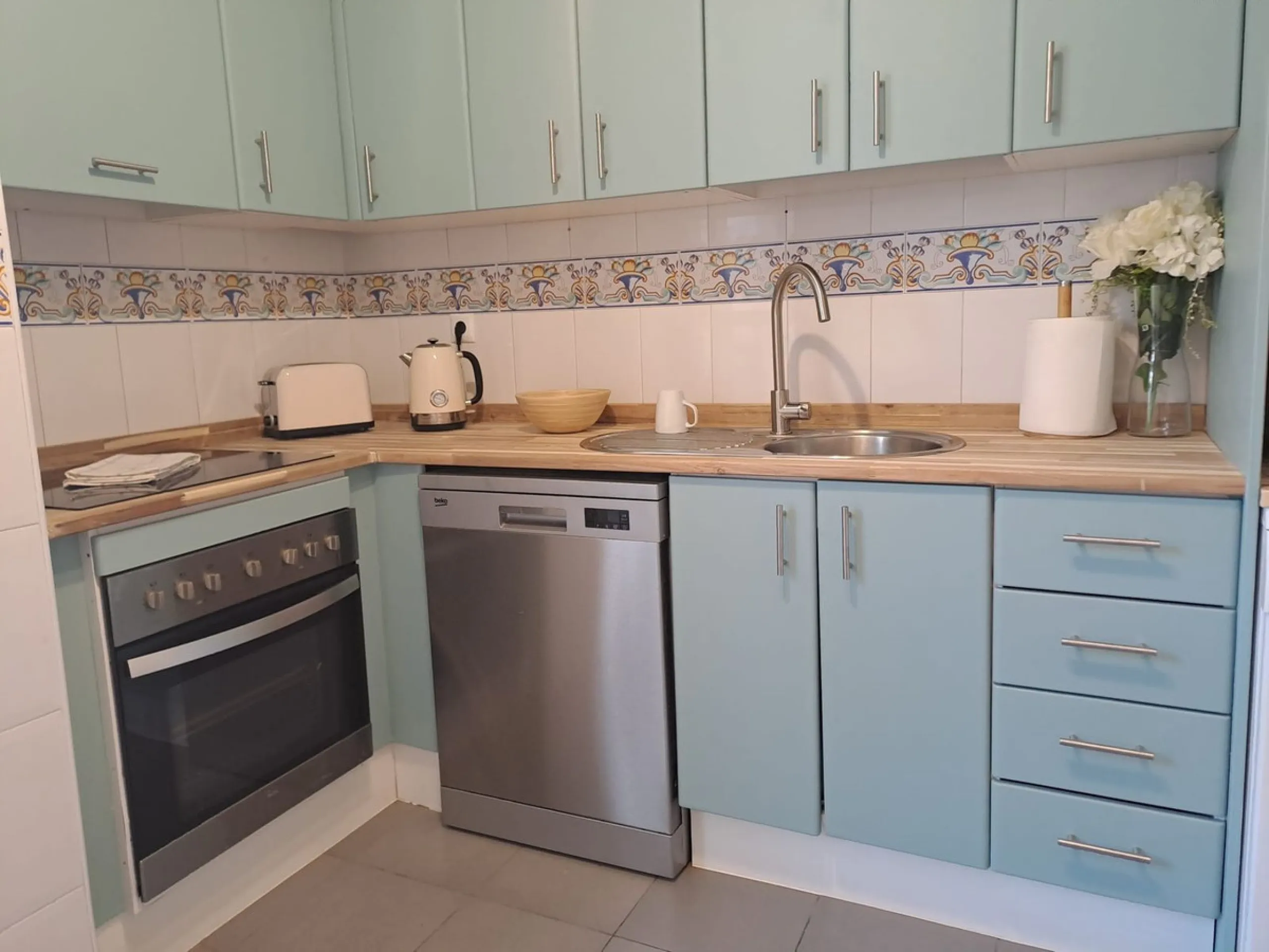 South-Facing Garden Apartment in Prime El Paraíso – Walk to School, Shops, Golf & Beach