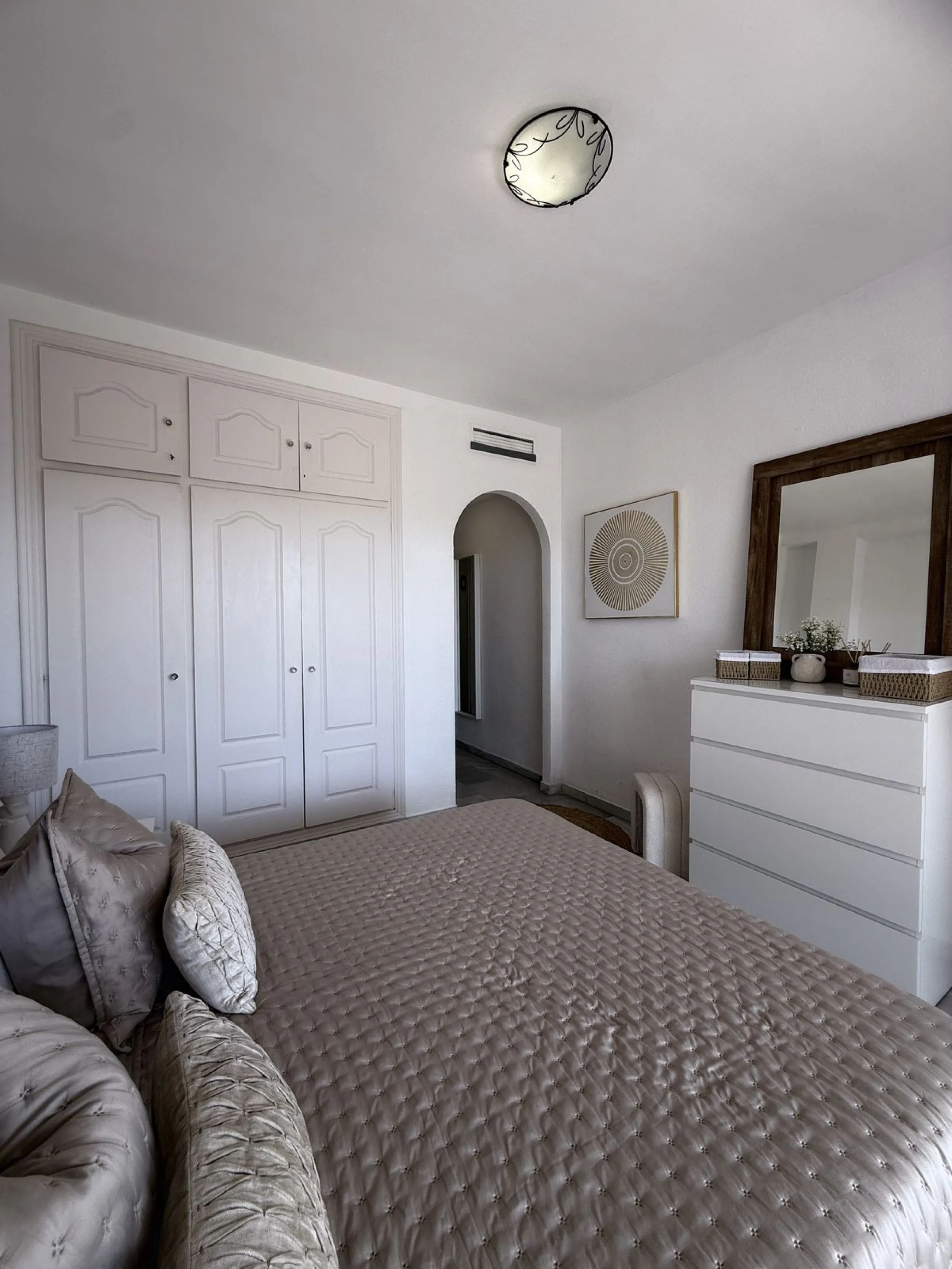 South-Facing Garden Apartment in Prime El Paraíso – Walk to School, Shops, Golf & Beach