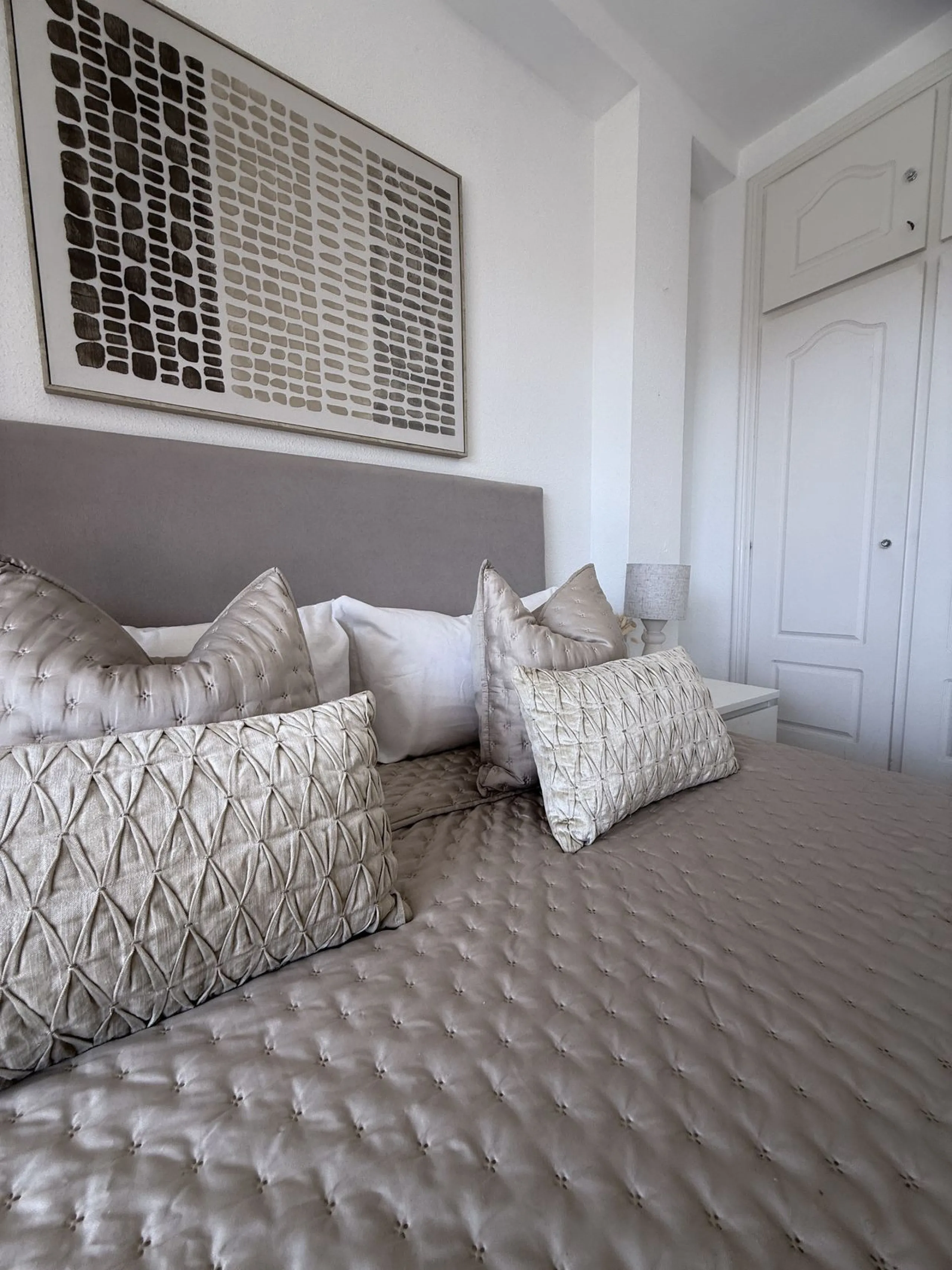 South-Facing Garden Apartment in Prime El Paraíso – Walk to School, Shops, Golf & Beach