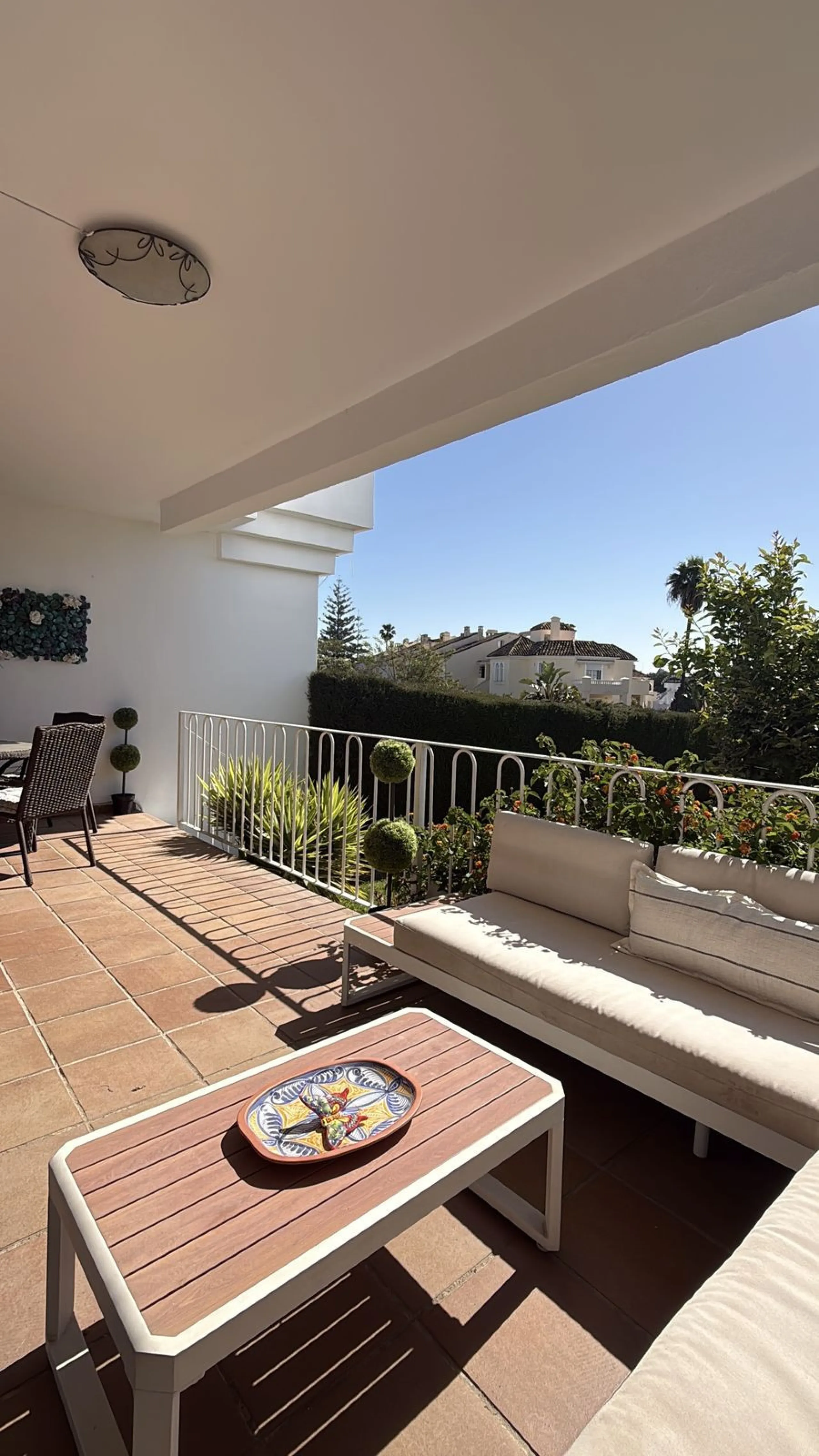 South-Facing Garden Apartment in Prime El Paraíso – Walk to School, Shops, Golf & Beach