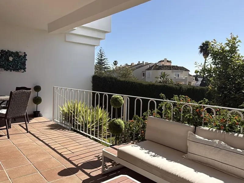 South-Facing Garden Apartment in Prime El Paraíso – Walk to School, Shops, Golf & Beach
