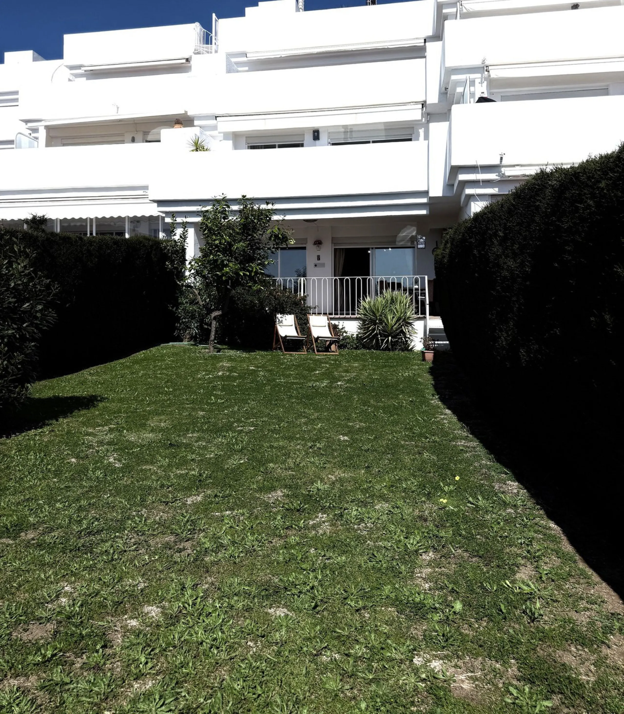 South-Facing Garden Apartment in Prime El Paraíso – Walk to School, Shops, Golf & Beach
