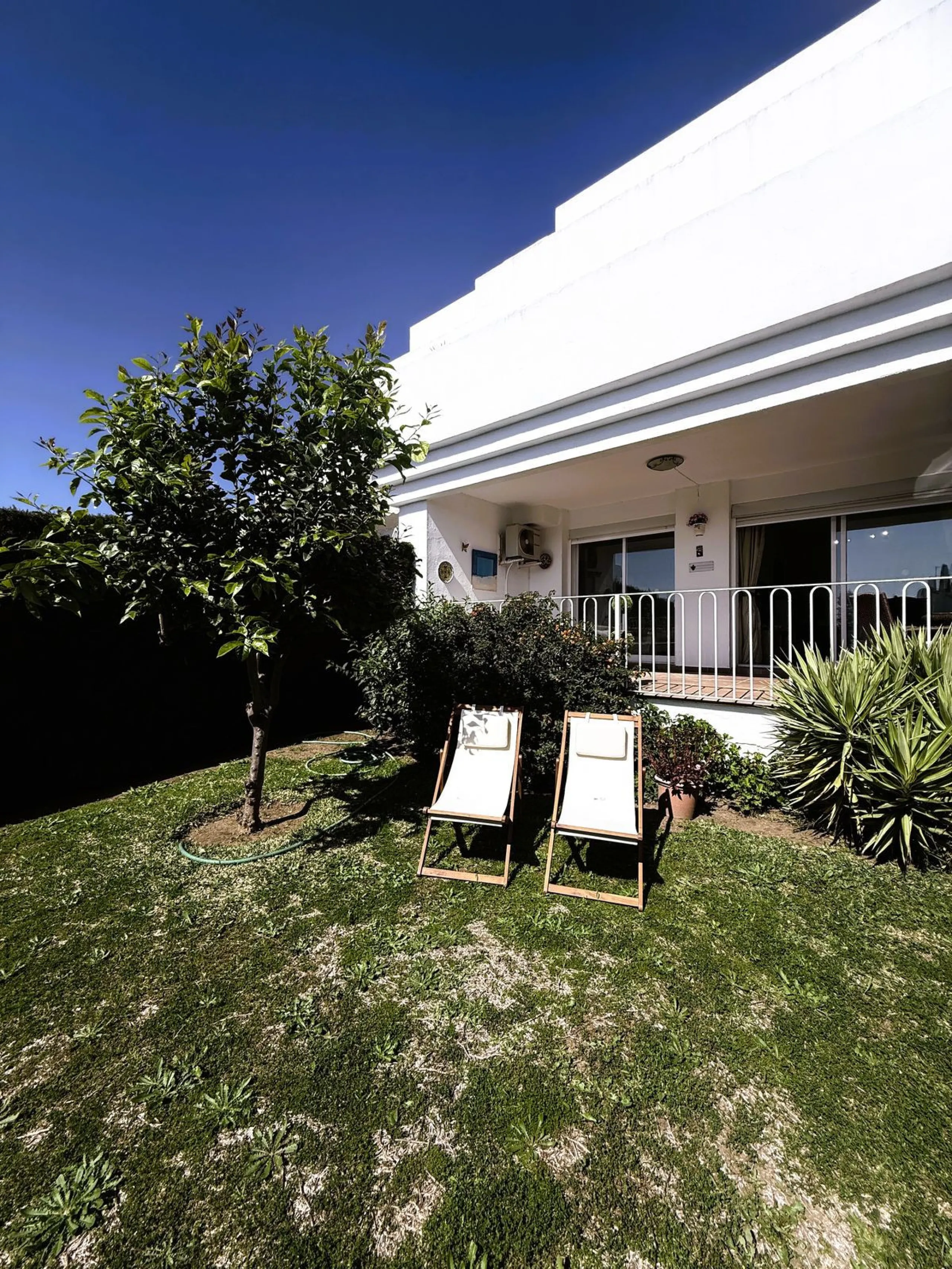 South-Facing Garden Apartment in Prime El Paraíso – Walk to School, Shops, Golf & Beach