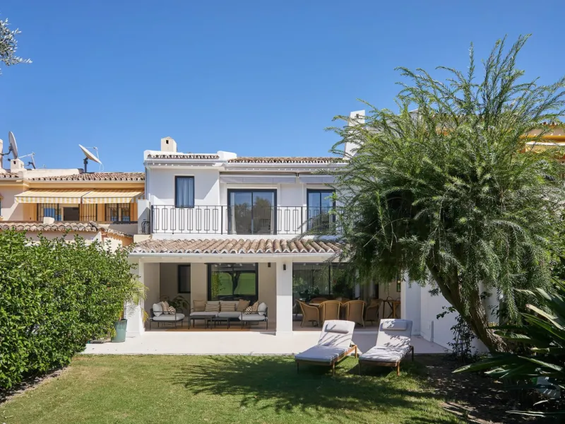 Frontline Aloha Golf townhouse nestled in the prestigious Golf Valley of Nueva Andalucía, this beautifully designed three-story townhouse offers a seamless blend of Mediterranean charm and modern living. Recently renovated, the property captures the lifes