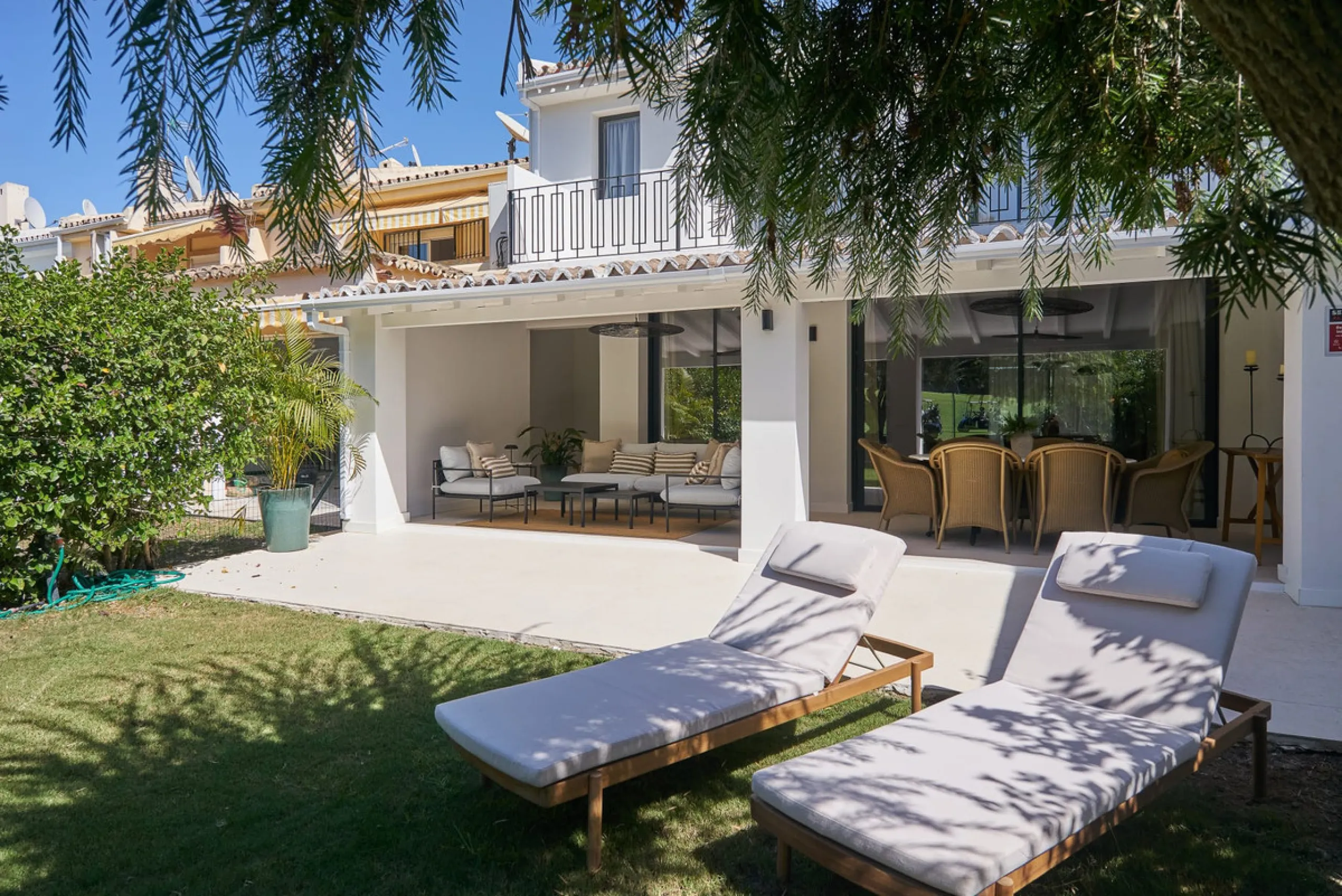 Frontline Aloha Golf townhouse nestled in the prestigious Golf Valley of Nueva Andalucía, this beautifully designed three-story townhouse offers a seamless blend of Mediterranean charm and modern living. Recently renovated, the property captures the lifes