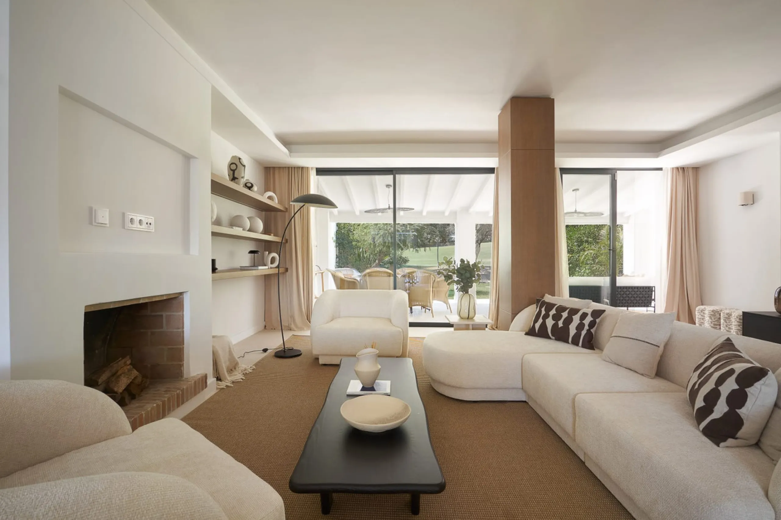 Frontline Aloha Golf townhouse nestled in the prestigious Golf Valley of Nueva Andalucía, this beautifully designed three-story townhouse offers a seamless blend of Mediterranean charm and modern living. Recently renovated, the property captures the lifes