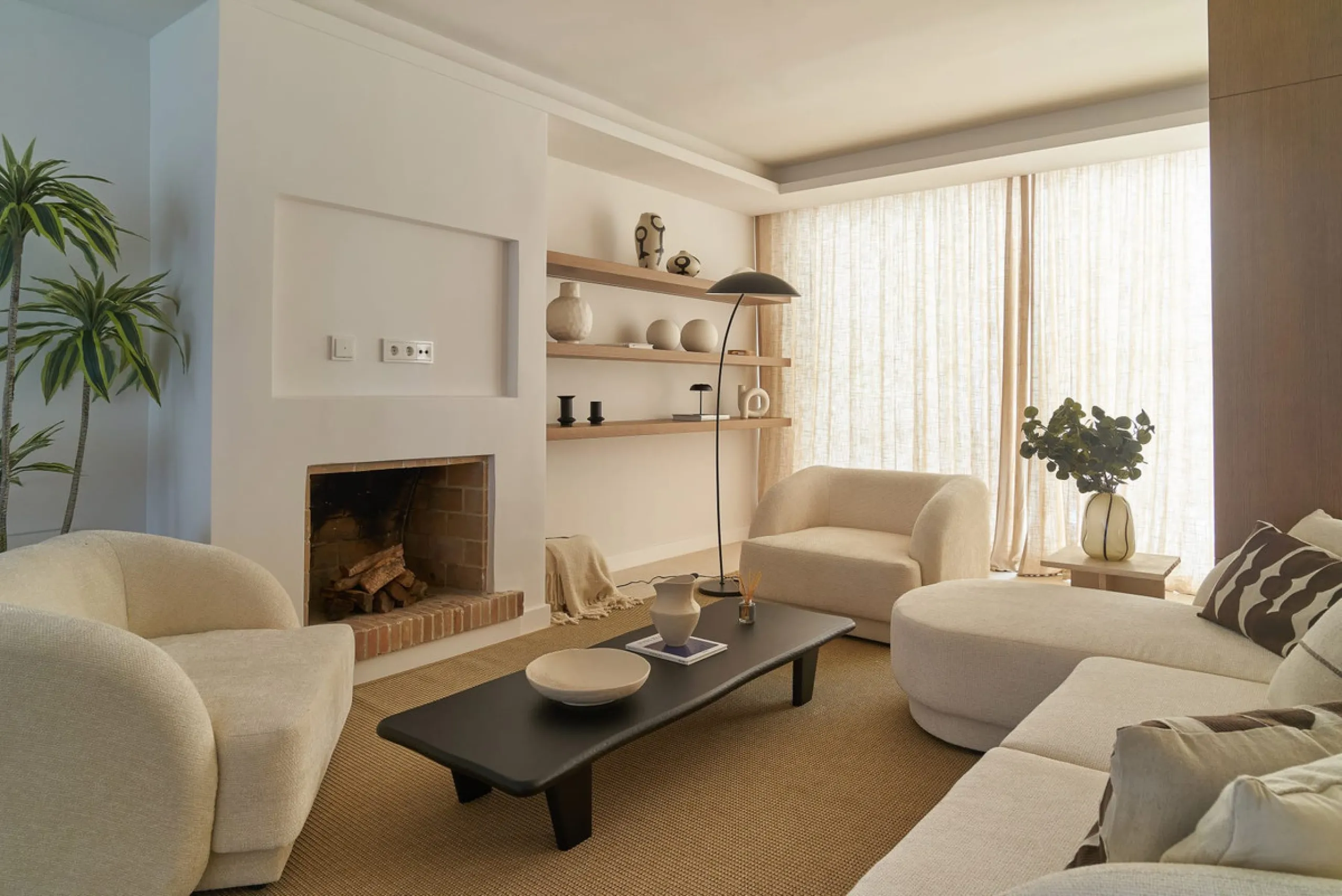 Frontline Aloha Golf townhouse nestled in the prestigious Golf Valley of Nueva Andalucía, this beautifully designed three-story townhouse offers a seamless blend of Mediterranean charm and modern living. Recently renovated, the property captures the lifes