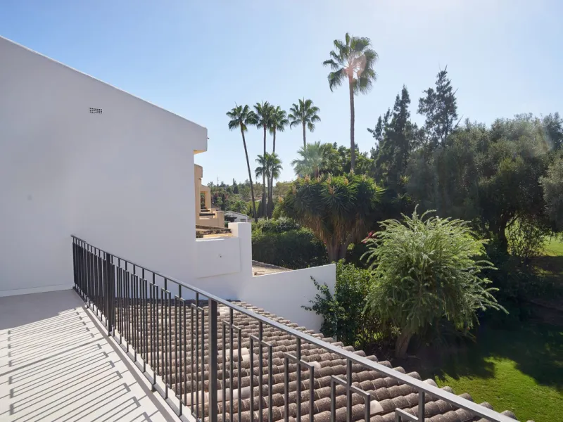 Frontline Aloha Golf townhouse nestled in the prestigious Golf Valley of Nueva Andalucía, this beautifully designed three-story townhouse offers a seamless blend of Mediterranean charm and modern living. Recently renovated, the property captures the lifes