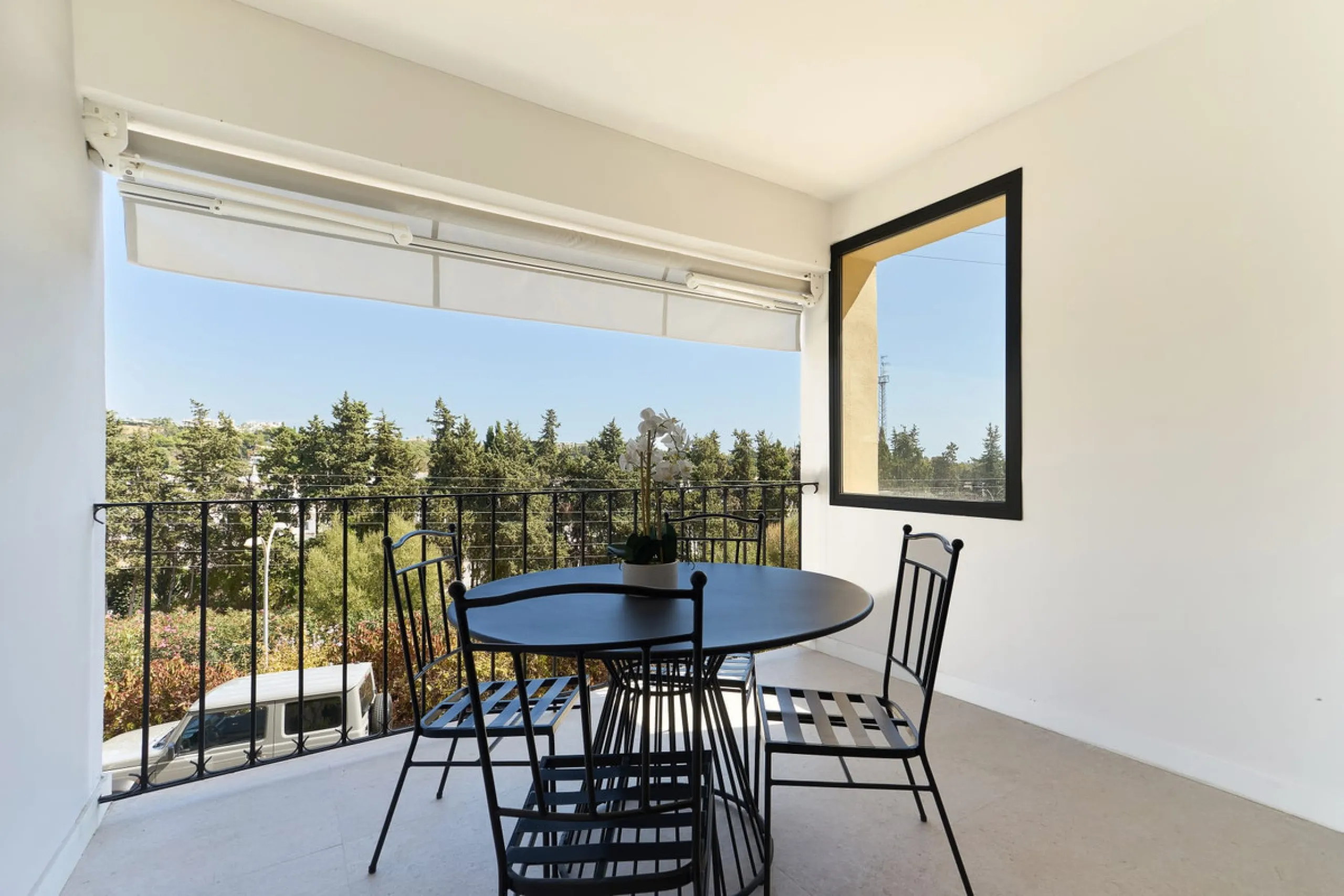 Frontline Aloha Golf townhouse nestled in the prestigious Golf Valley of Nueva Andalucía, this beautifully designed three-story townhouse offers a seamless blend of Mediterranean charm and modern living. Recently renovated, the property captures the lifes