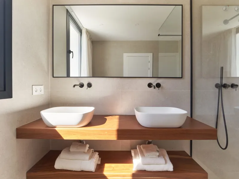 Frontline Aloha Golf townhouse nestled in the prestigious Golf Valley of Nueva Andalucía, this beautifully designed three-story townhouse offers a seamless blend of Mediterranean charm and modern living. Recently renovated, the property captures the lifes