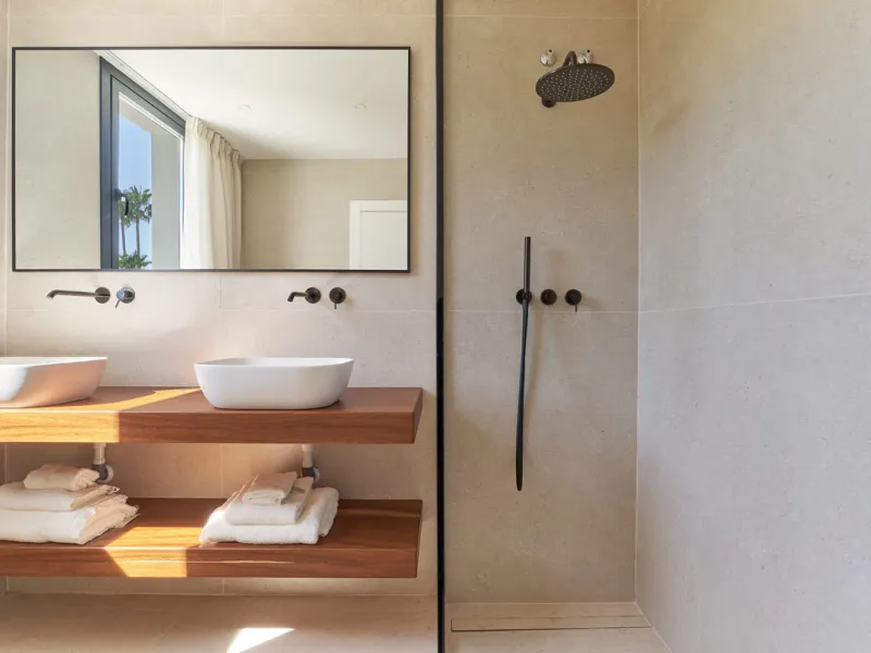 Frontline Aloha Golf townhouse nestled in the prestigious Golf Valley of Nueva Andalucía, this beautifully designed three-story townhouse offers a seamless blend of Mediterranean charm and modern living. Recently renovated, the property captures the lifes