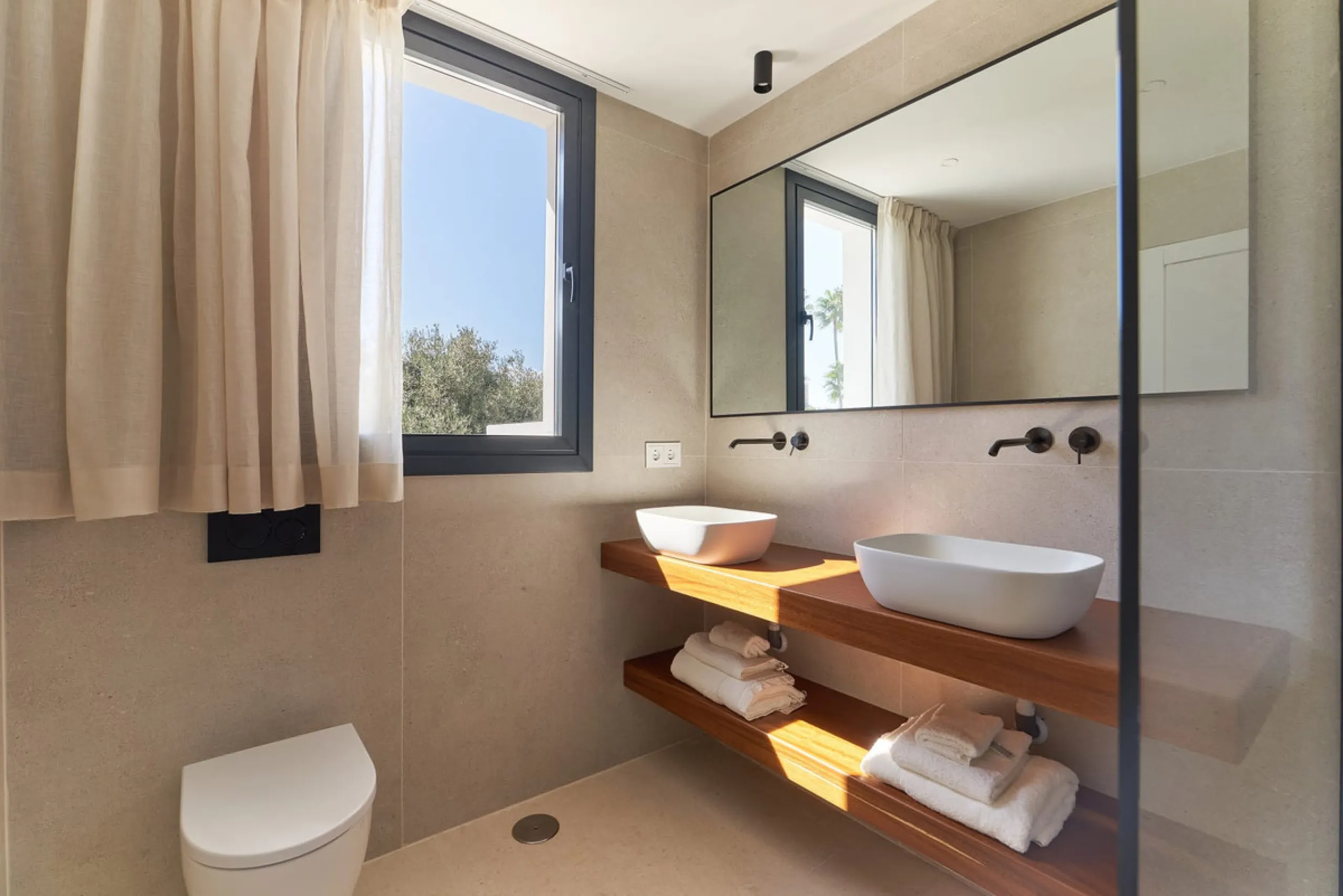 Frontline Aloha Golf townhouse nestled in the prestigious Golf Valley of Nueva Andalucía, this beautifully designed three-story townhouse offers a seamless blend of Mediterranean charm and modern living. Recently renovated, the property captures the lifes