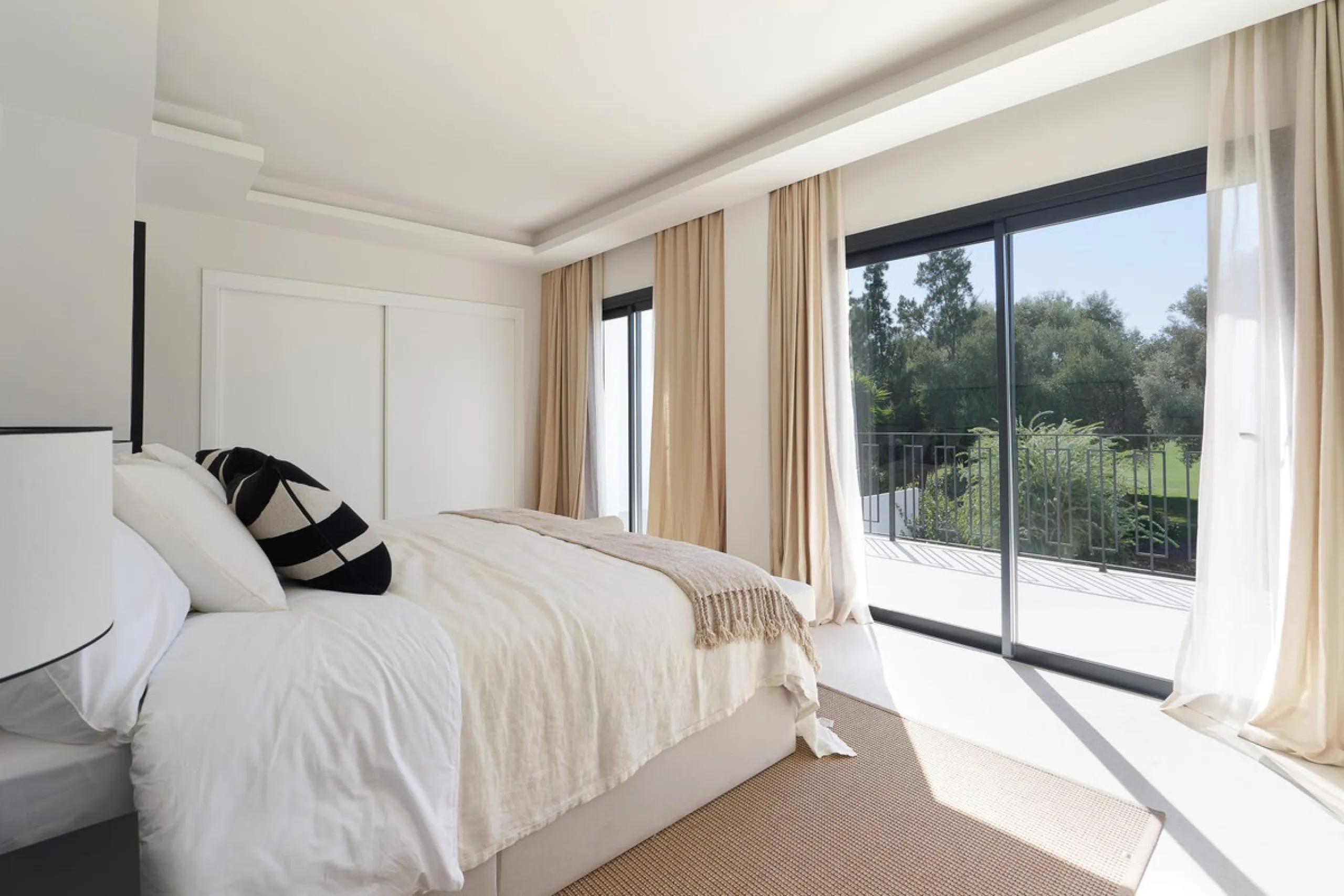 Frontline Aloha Golf townhouse nestled in the prestigious Golf Valley of Nueva Andalucía, this beautifully designed three-story townhouse offers a seamless blend of Mediterranean charm and modern living. Recently renovated, the property captures the lifes