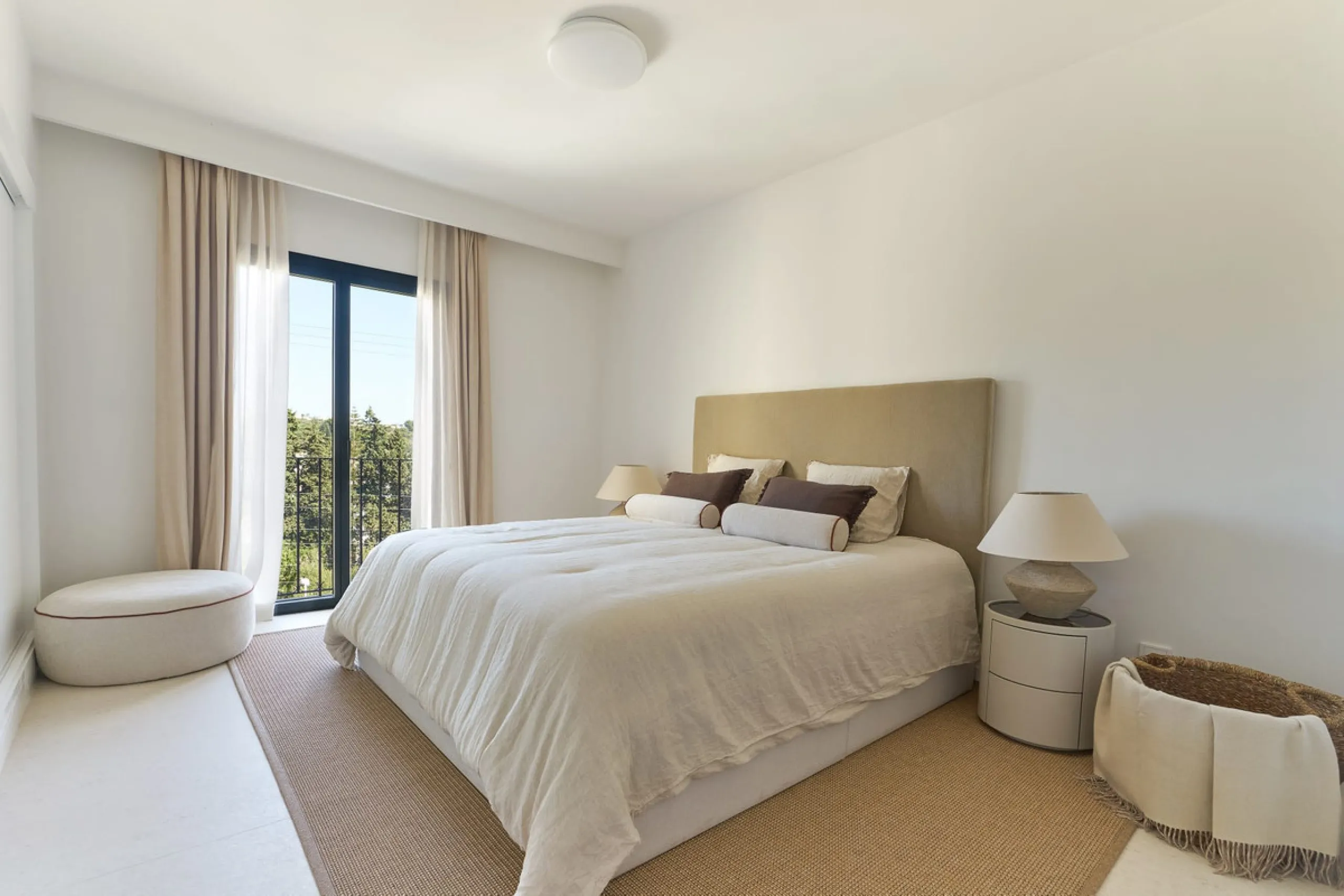 Frontline Aloha Golf townhouse nestled in the prestigious Golf Valley of Nueva Andalucía, this beautifully designed three-story townhouse offers a seamless blend of Mediterranean charm and modern living. Recently renovated, the property captures the lifes