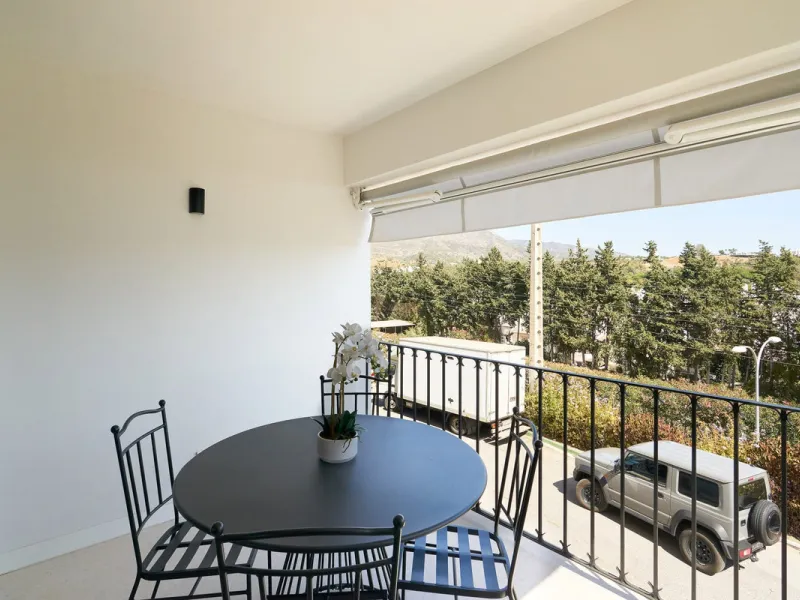 Frontline Aloha Golf townhouse nestled in the prestigious Golf Valley of Nueva Andalucía, this beautifully designed three-story townhouse offers a seamless blend of Mediterranean charm and modern living. Recently renovated, the property captures the lifes