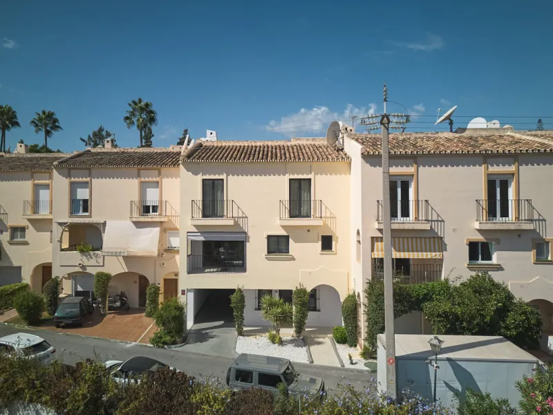 Frontline Aloha Golf townhouse nestled in the prestigious Golf Valley of Nueva Andalucía, this beautifully designed three-story townhouse offers a seamless blend of Mediterranean charm and modern living. Recently renovated, the property captures the lifes