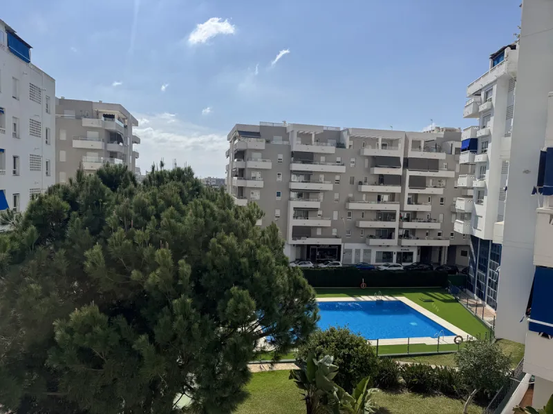 Situated in Nueva Andalucía, this 4-bedroom, 2-bathroom middle-floor apartment presents a rare investment opportunity. With a spacious layout and excellent potential for renovation, the property offers the perfect canvas to create a modern home or high-yi