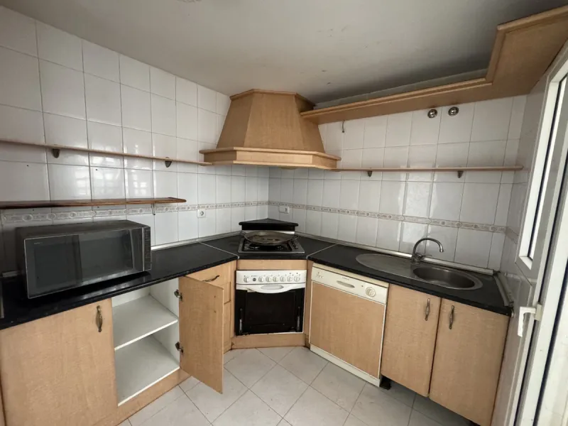 Apartment - Middle Floor Apartment в продаже в Marbella, Málaga. В доме 4 спален и 2 ванных комнат. Площадь дома 120 м²