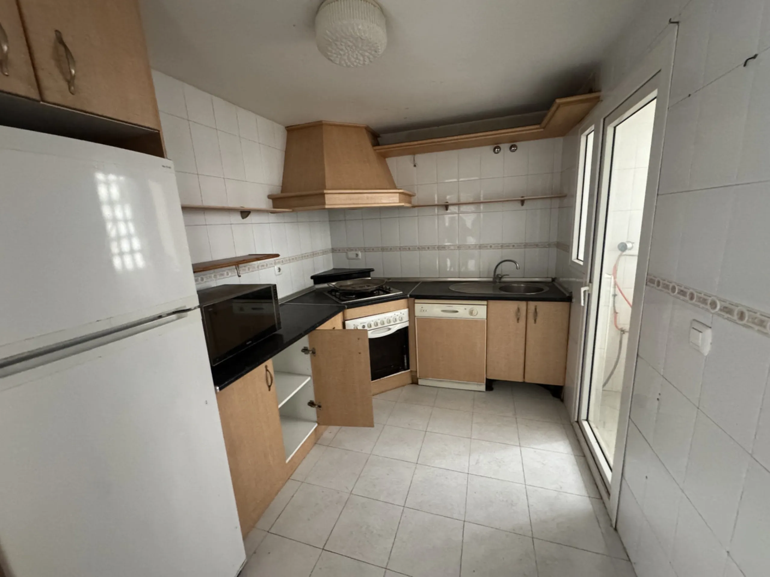 Apartment - Middle Floor Apartment в продаже в Marbella, Málaga. В доме 4 спален и 2 ванных комнат. Площадь дома 120 м²