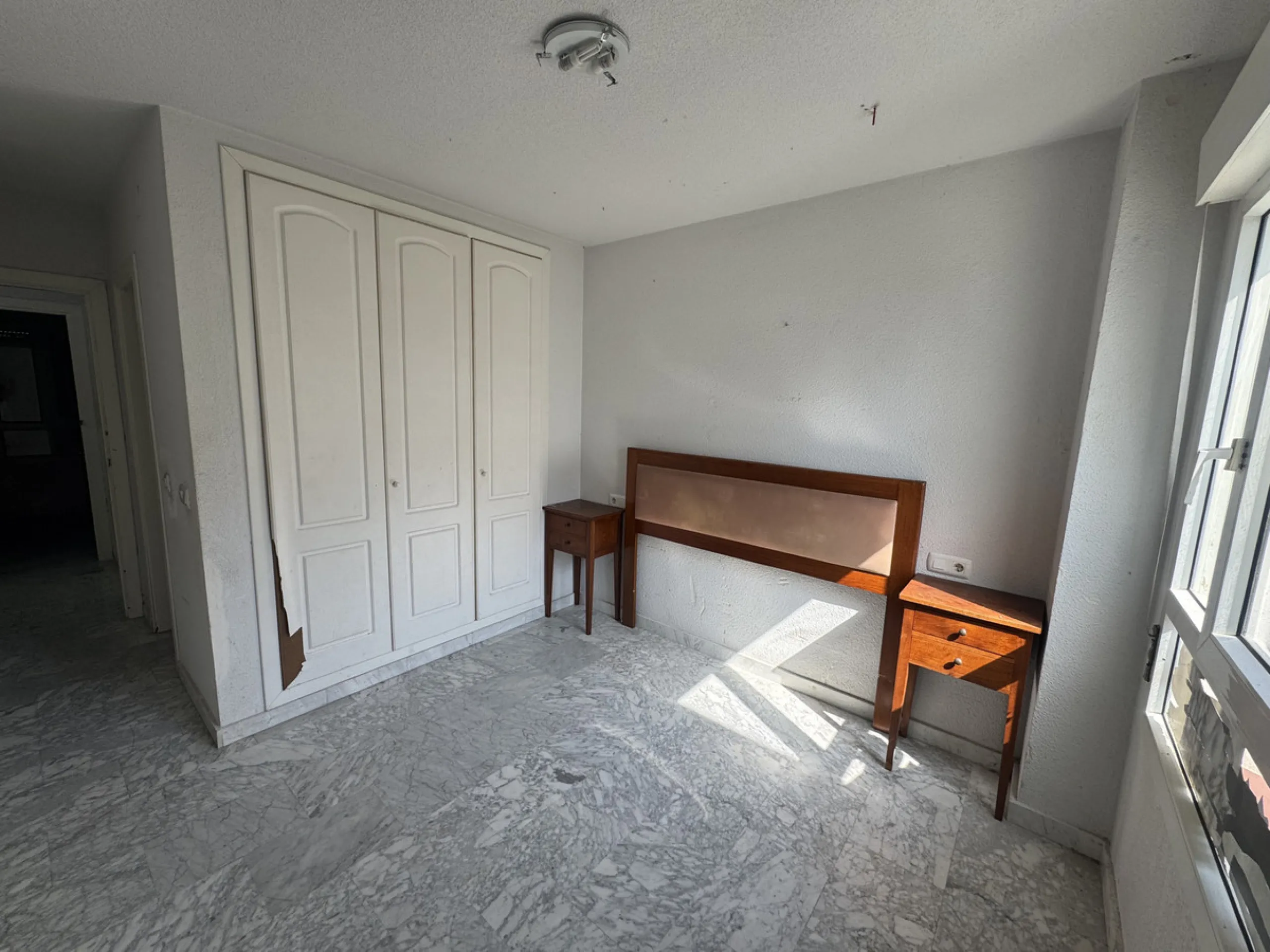Apartment - Middle Floor Apartment в продаже в Marbella, Málaga. В доме 4 спален и 2 ванных комнат. Площадь дома 120 м²