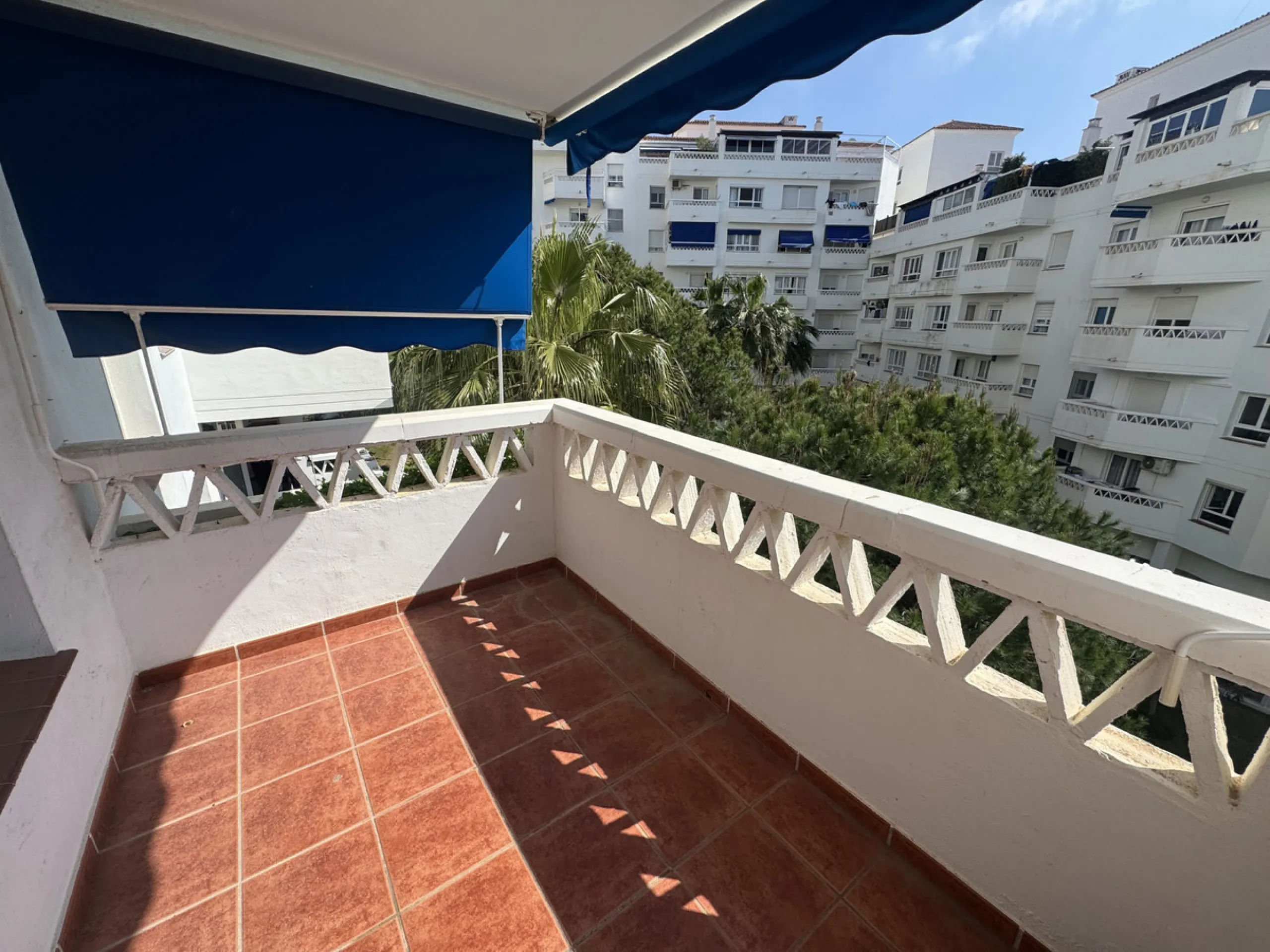 Apartment - Middle Floor Apartment в продаже в Marbella, Málaga. В доме 4 спален и 2 ванных комнат. Площадь дома 120 м²
