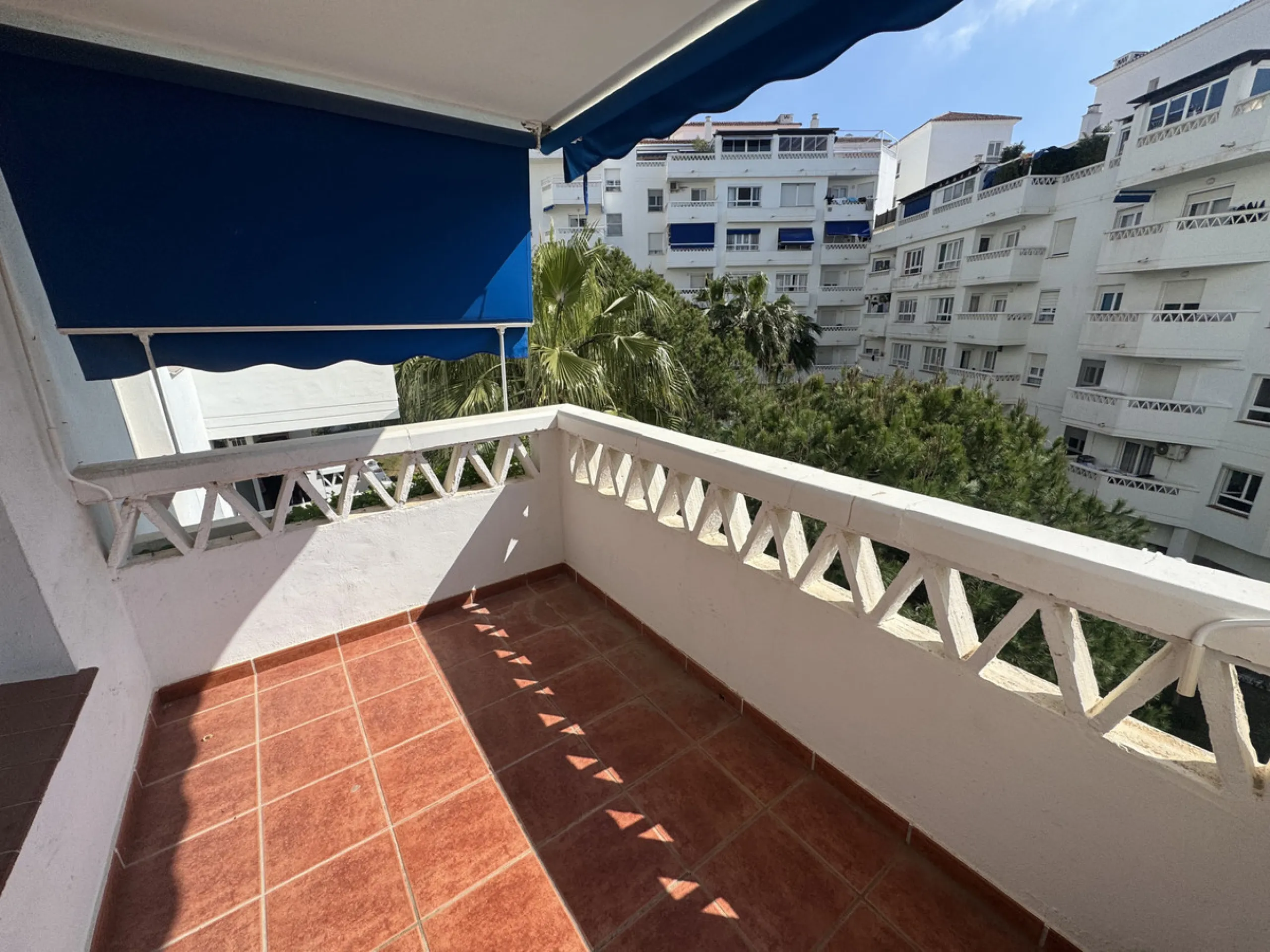 Apartment - Middle Floor Apartment в продаже в Marbella, Málaga. В доме 4 спален и 2 ванных комнат. Площадь дома 120 м²